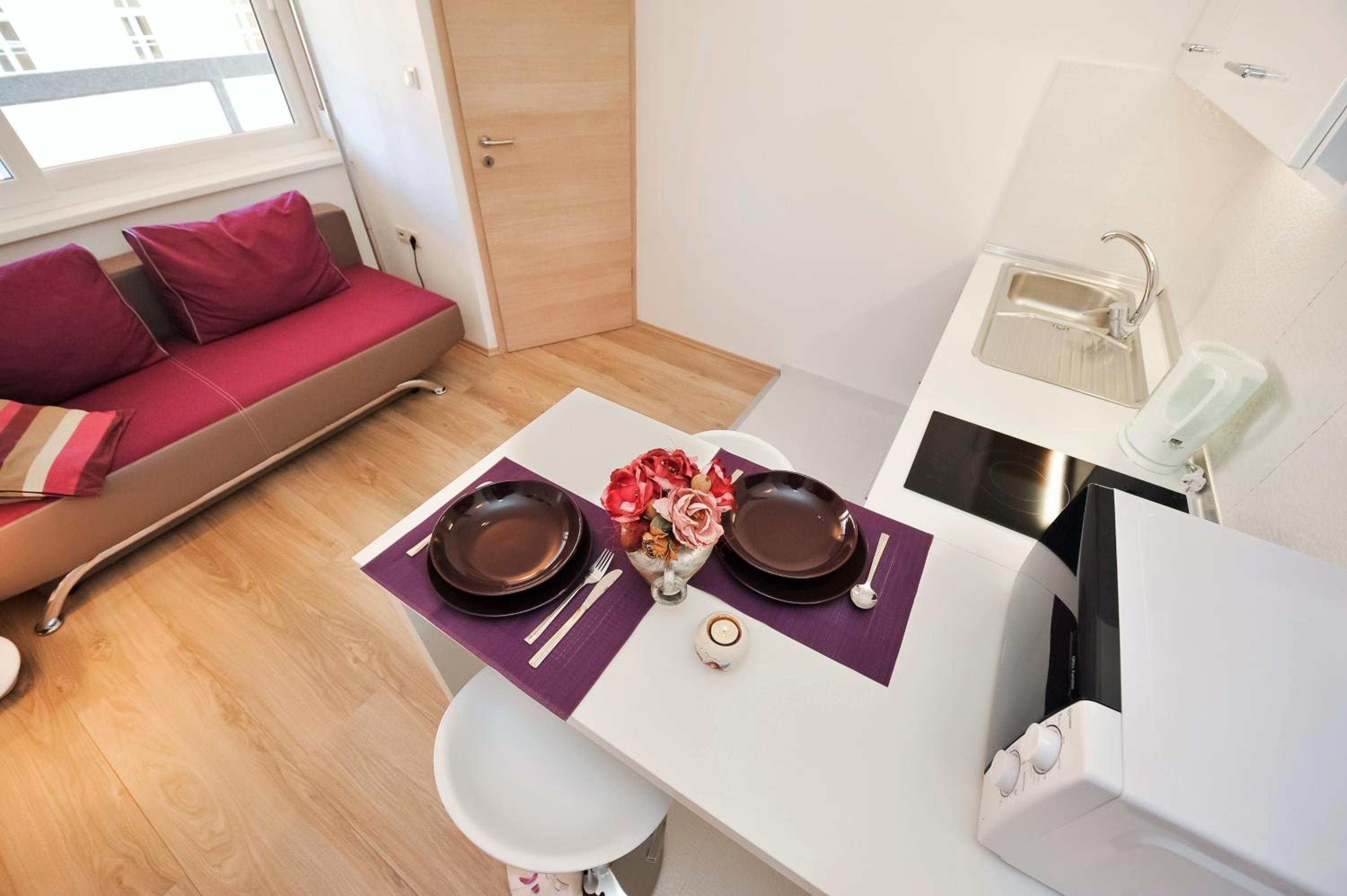 Comfort One-Bedroom Apartment - Photo 9