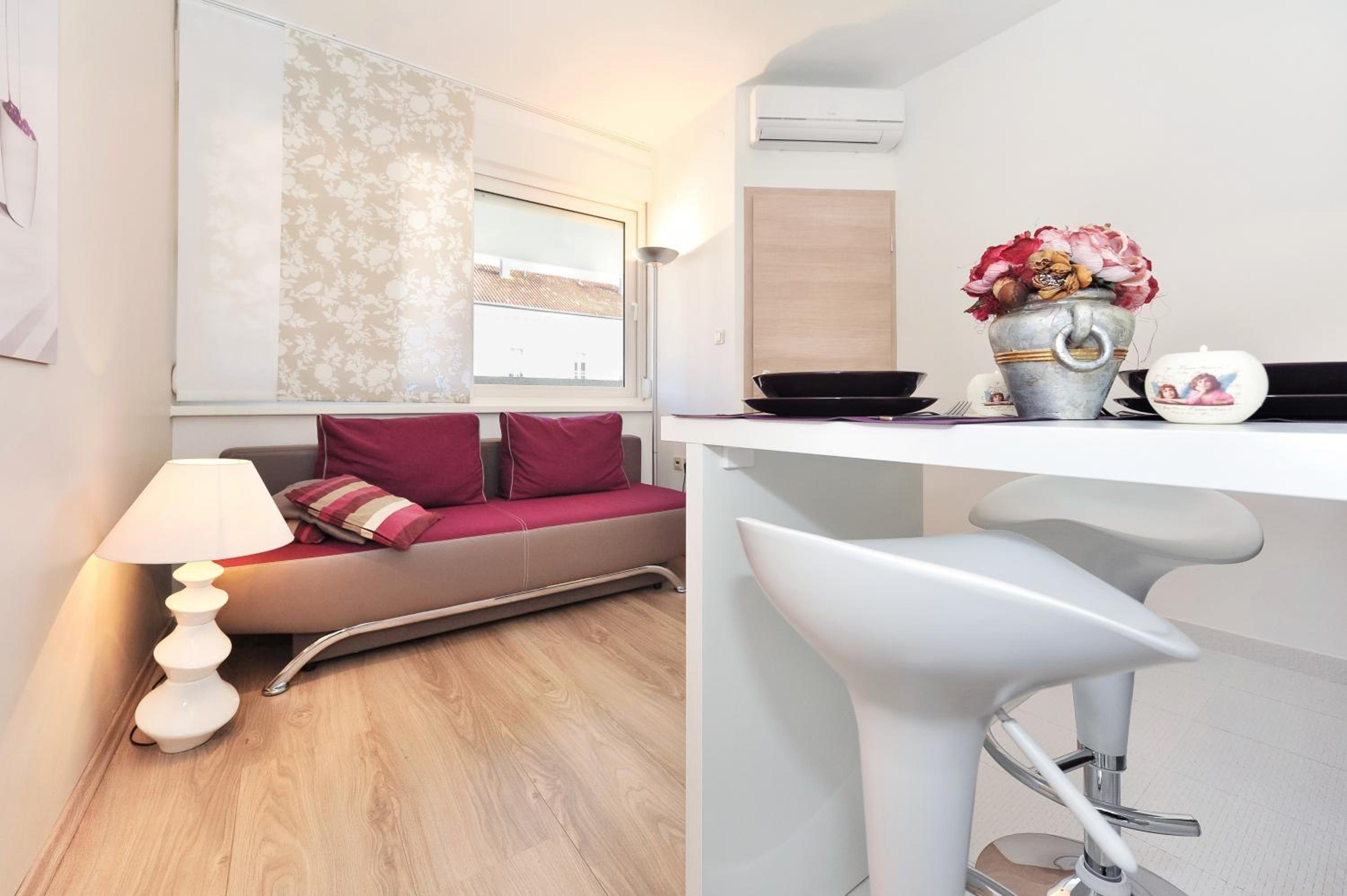 Comfort One-Bedroom Apartment - Photo 25