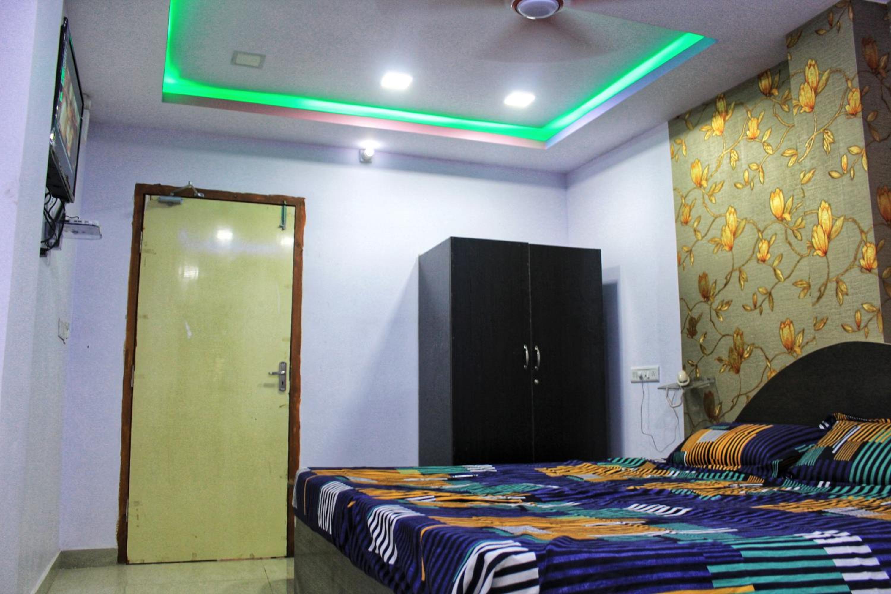 Standard Double Room with Fan photo 1