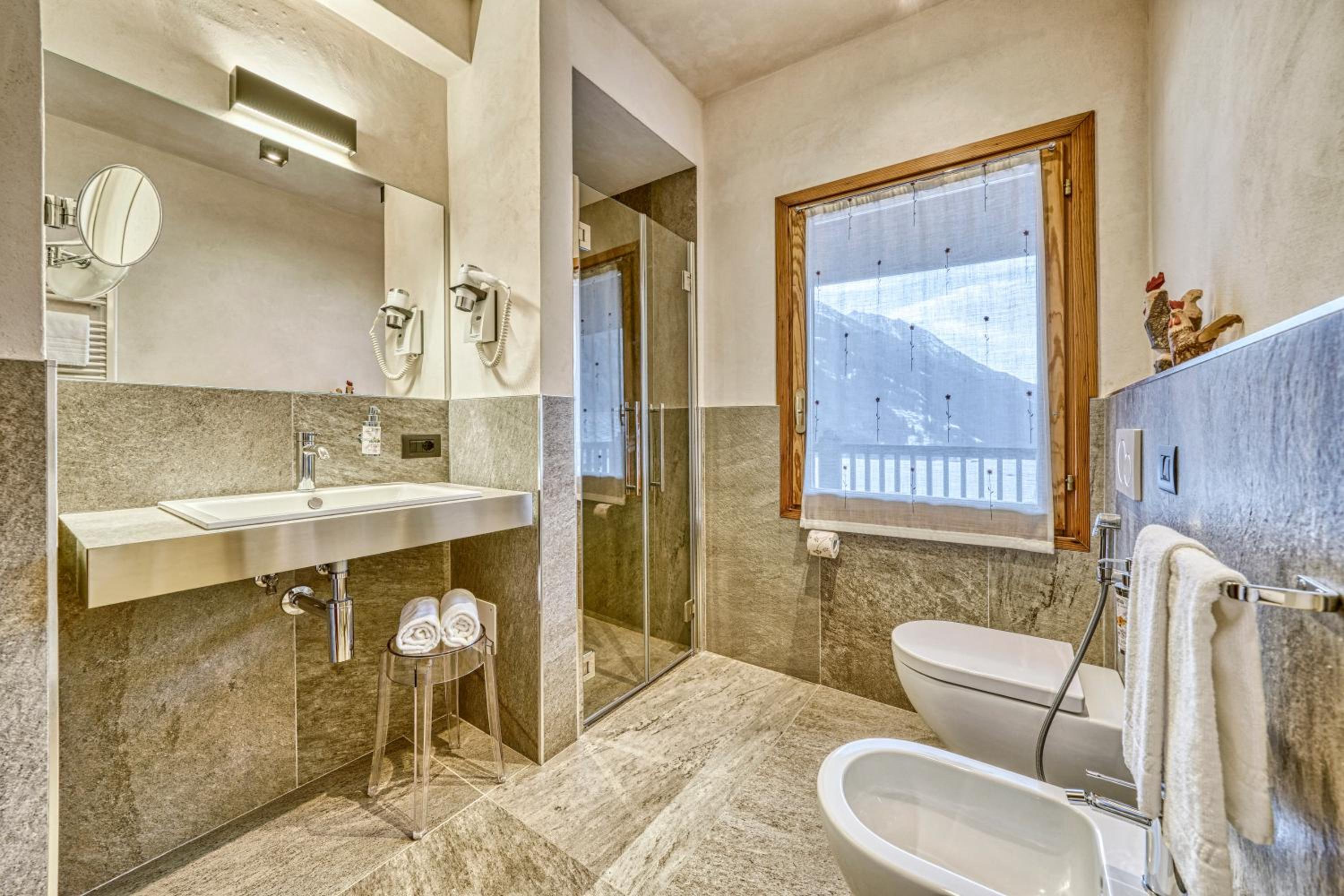 Superior Double Room with Extra Bed and Balcony photo 3