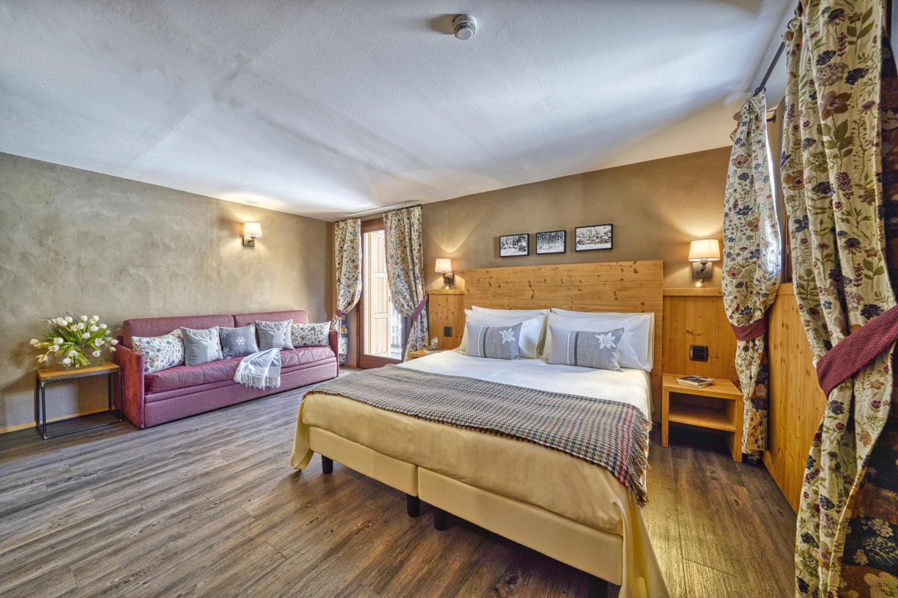 Junior Suite with Balcony