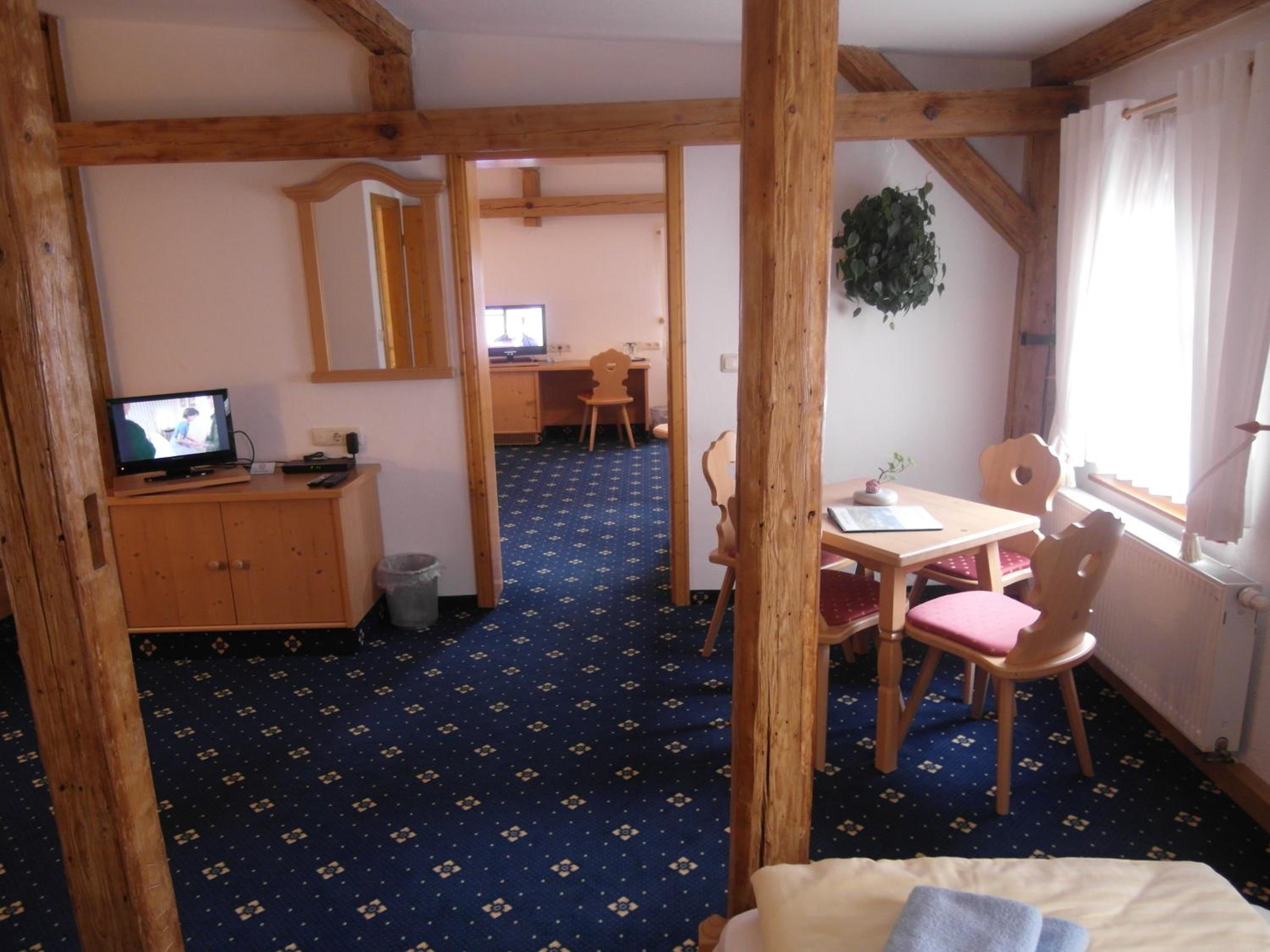 Two Connecting Double Rooms - Photo 2