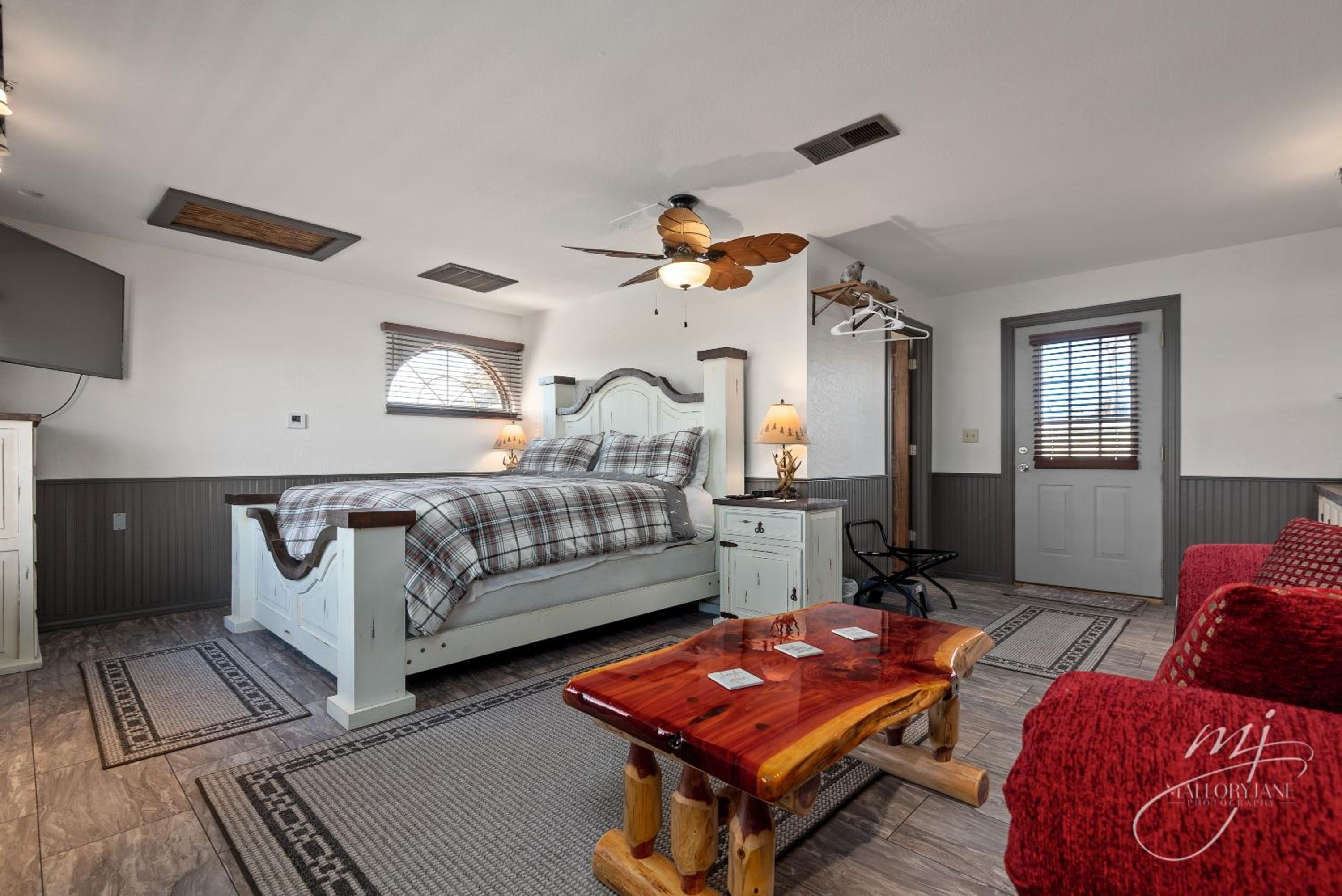 Three-Bedroom House photo 3