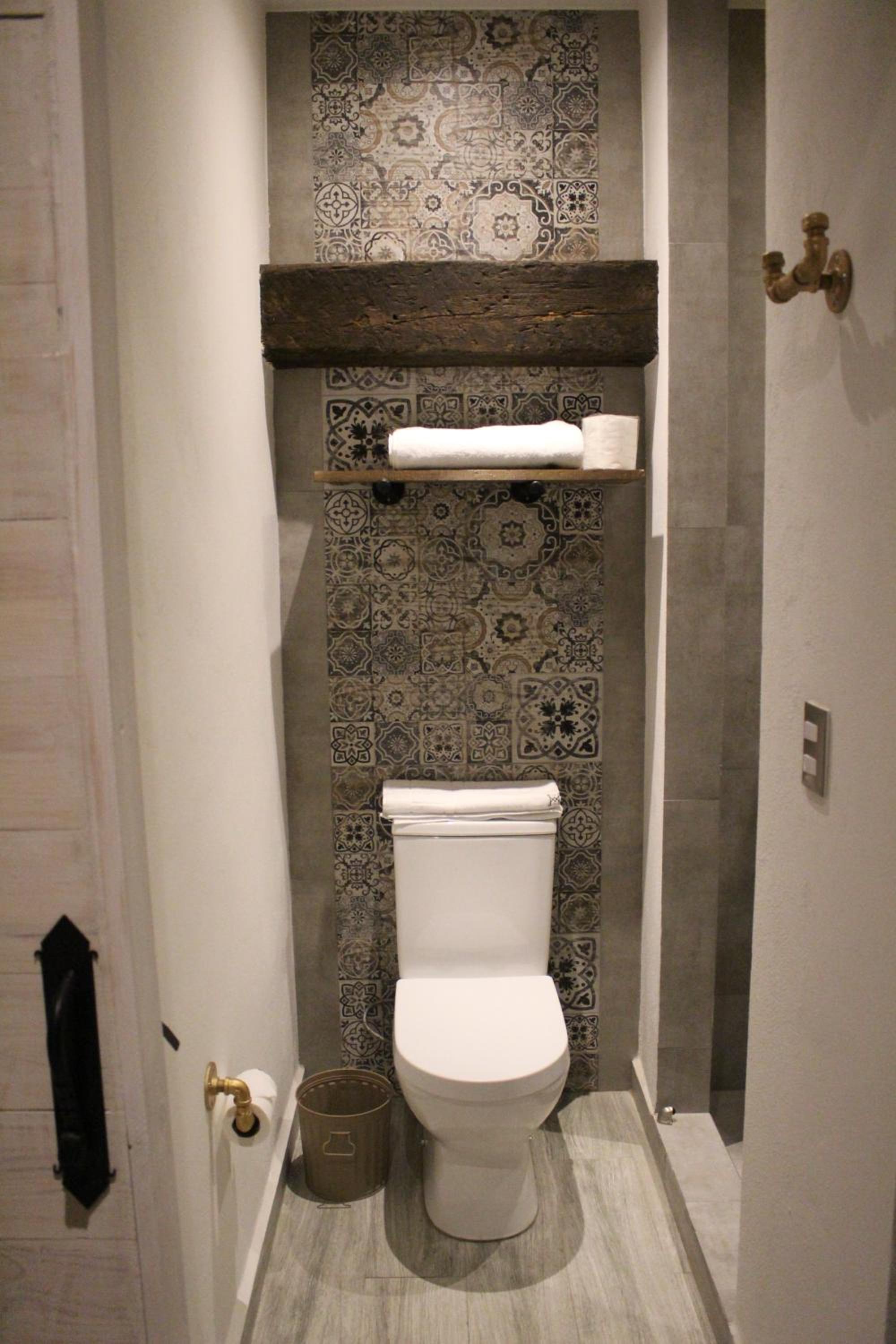 Standard King Room - Photo 9