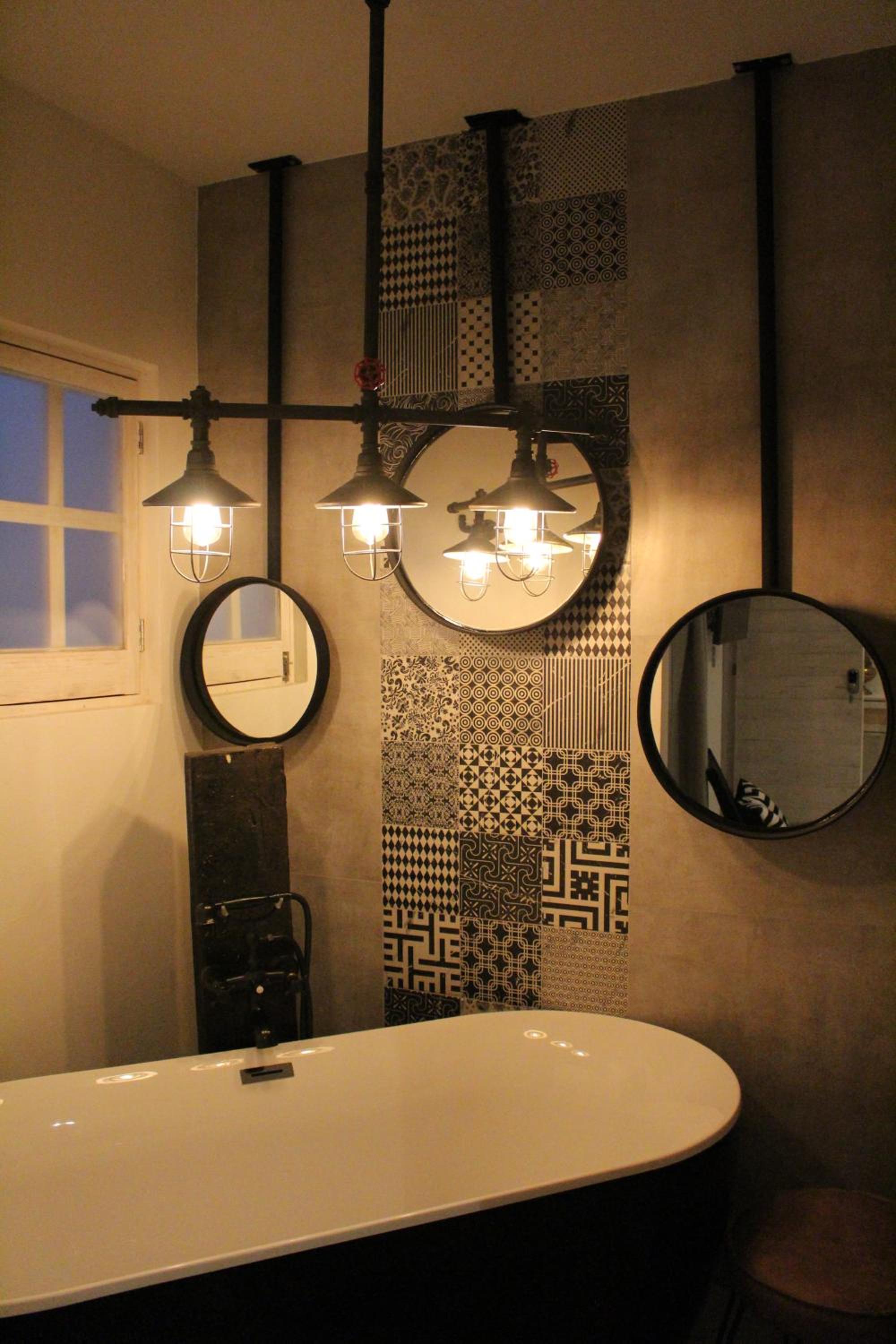 Deluxe Double Room with Bath - Photo 5