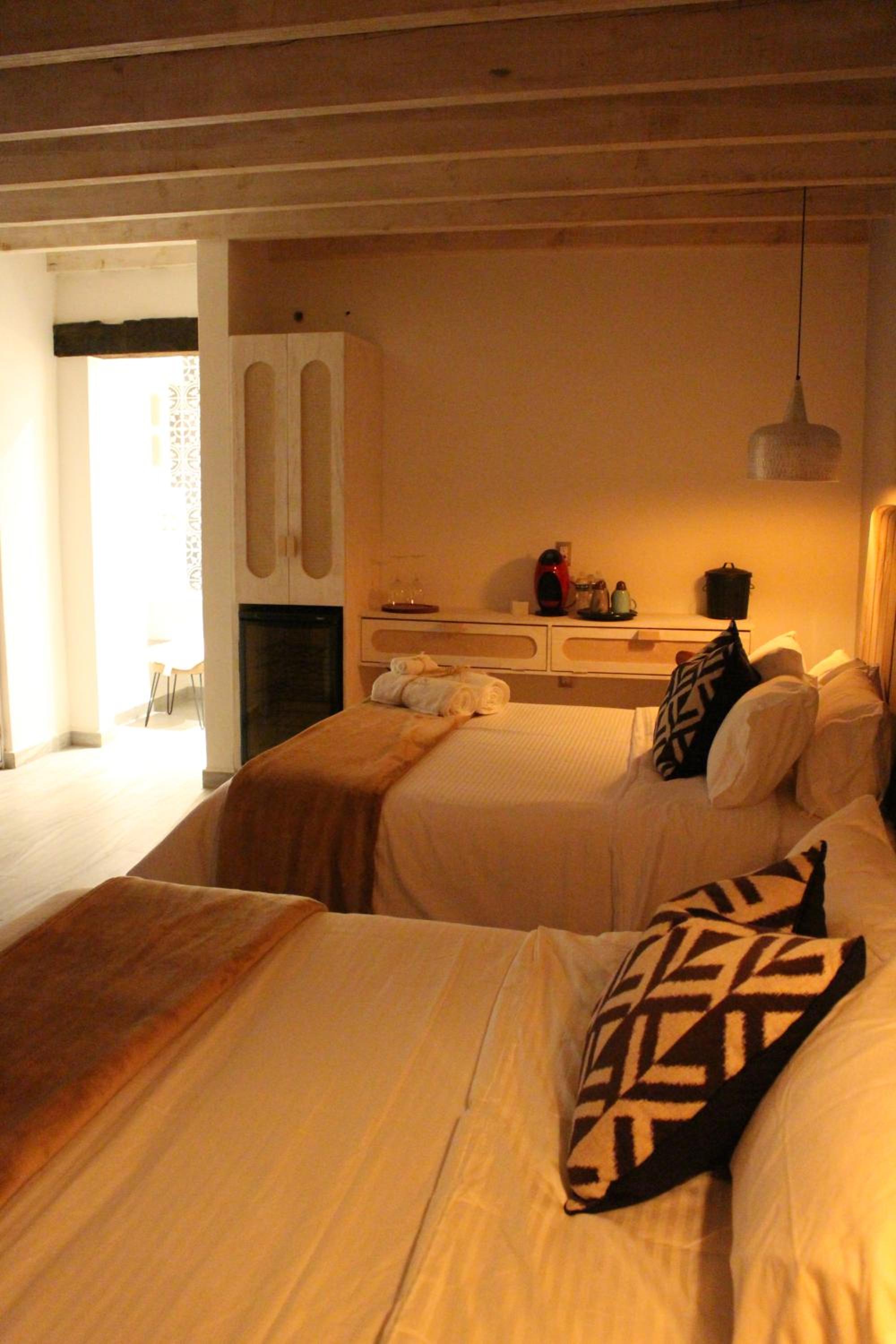 Deluxe Queen Room with Two Queen Beds - Photo 12