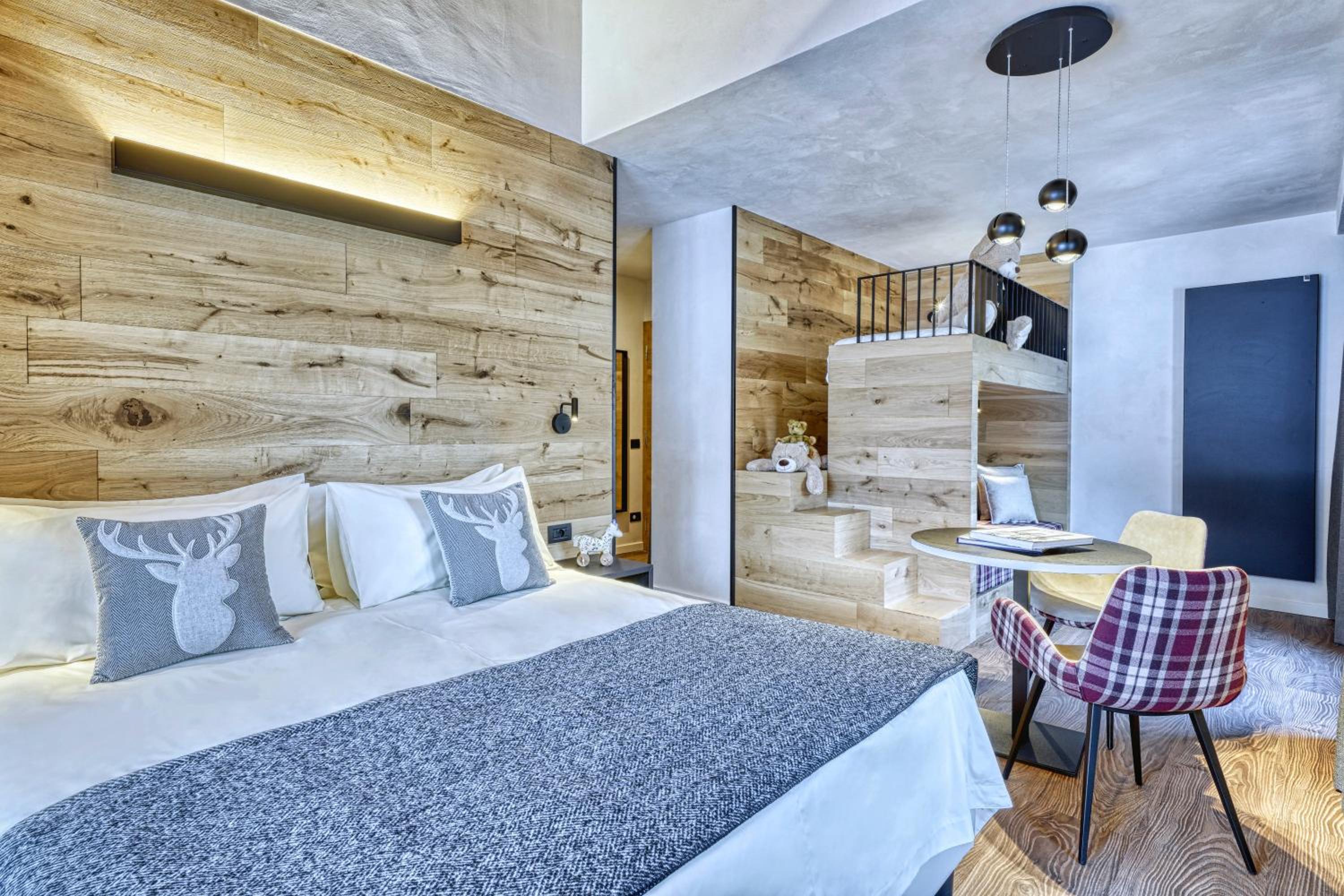 Deluxe Family Room