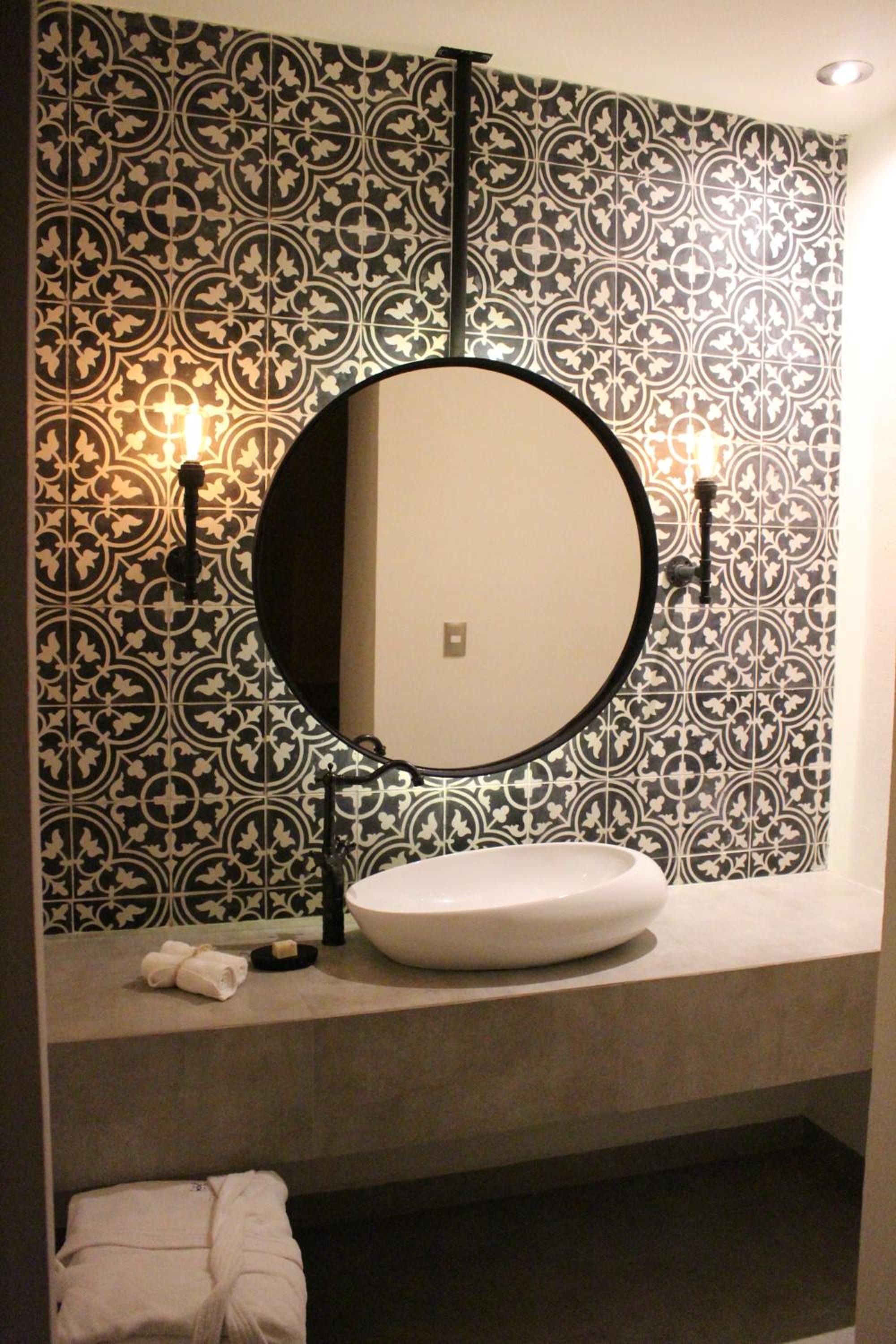 Deluxe Queen Room with Two Queen Beds - Photo 5