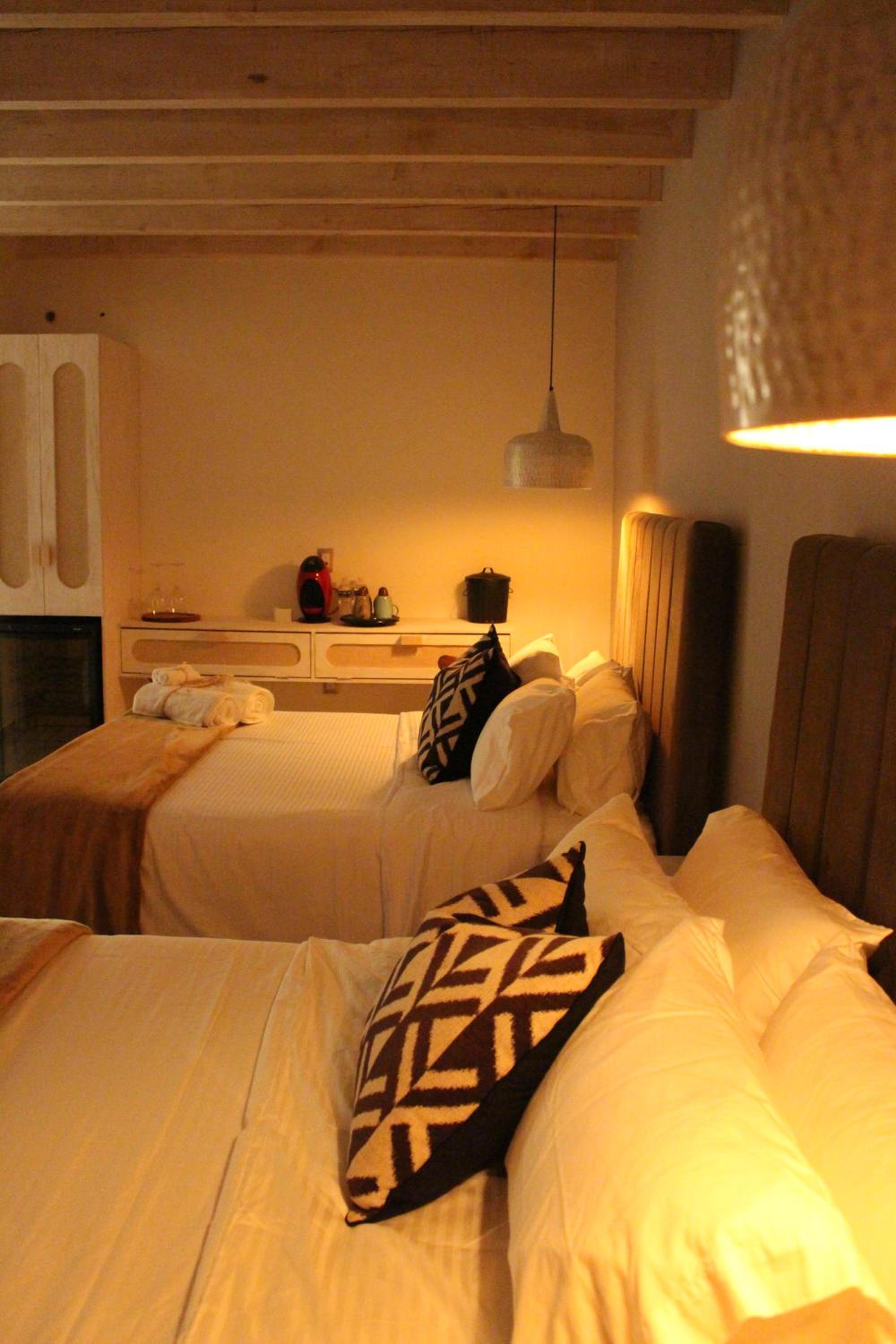 Deluxe Queen Room with Two Queen Beds - Photo 4