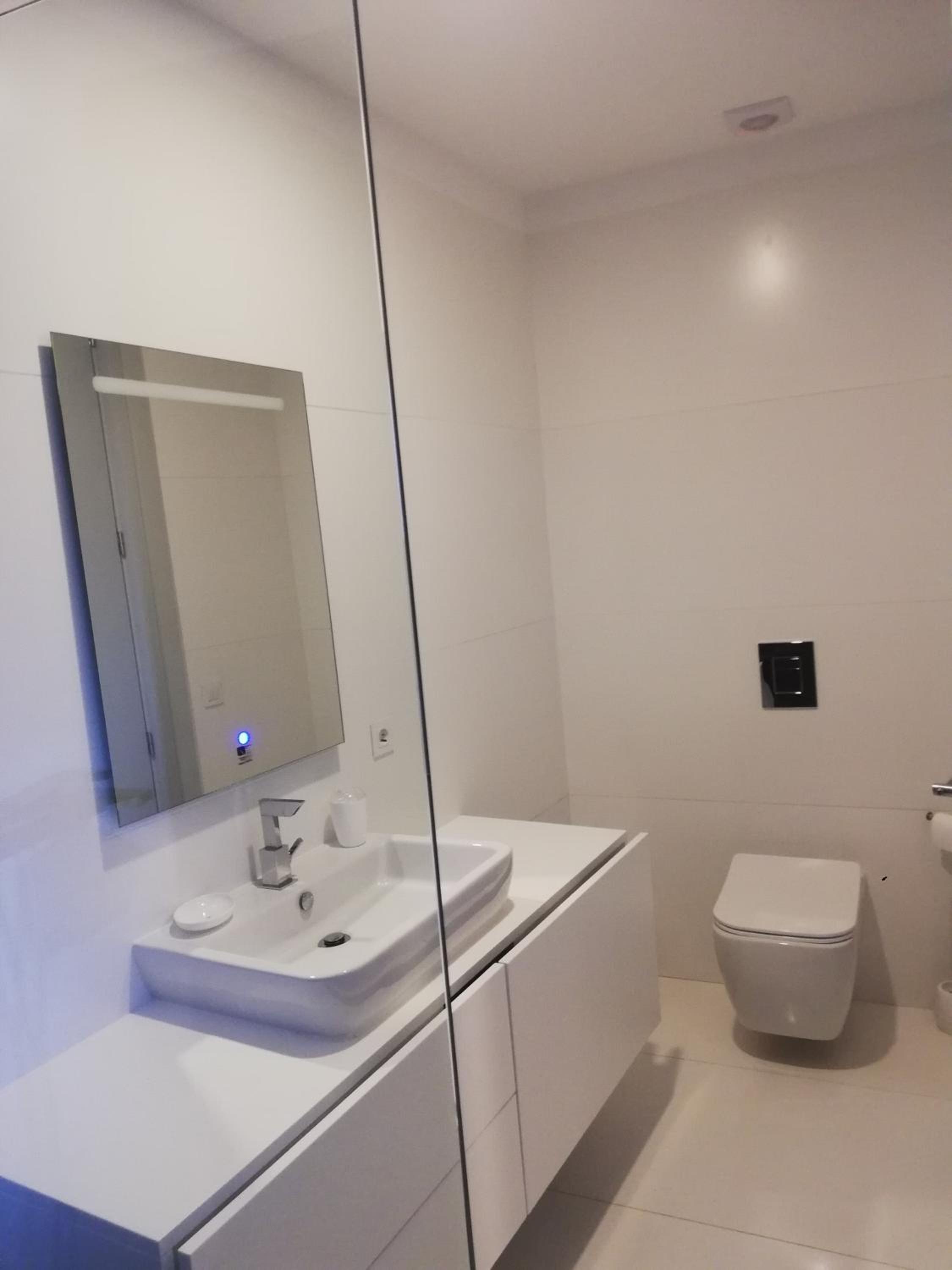 One-Bedroom Apartment - Photo 2