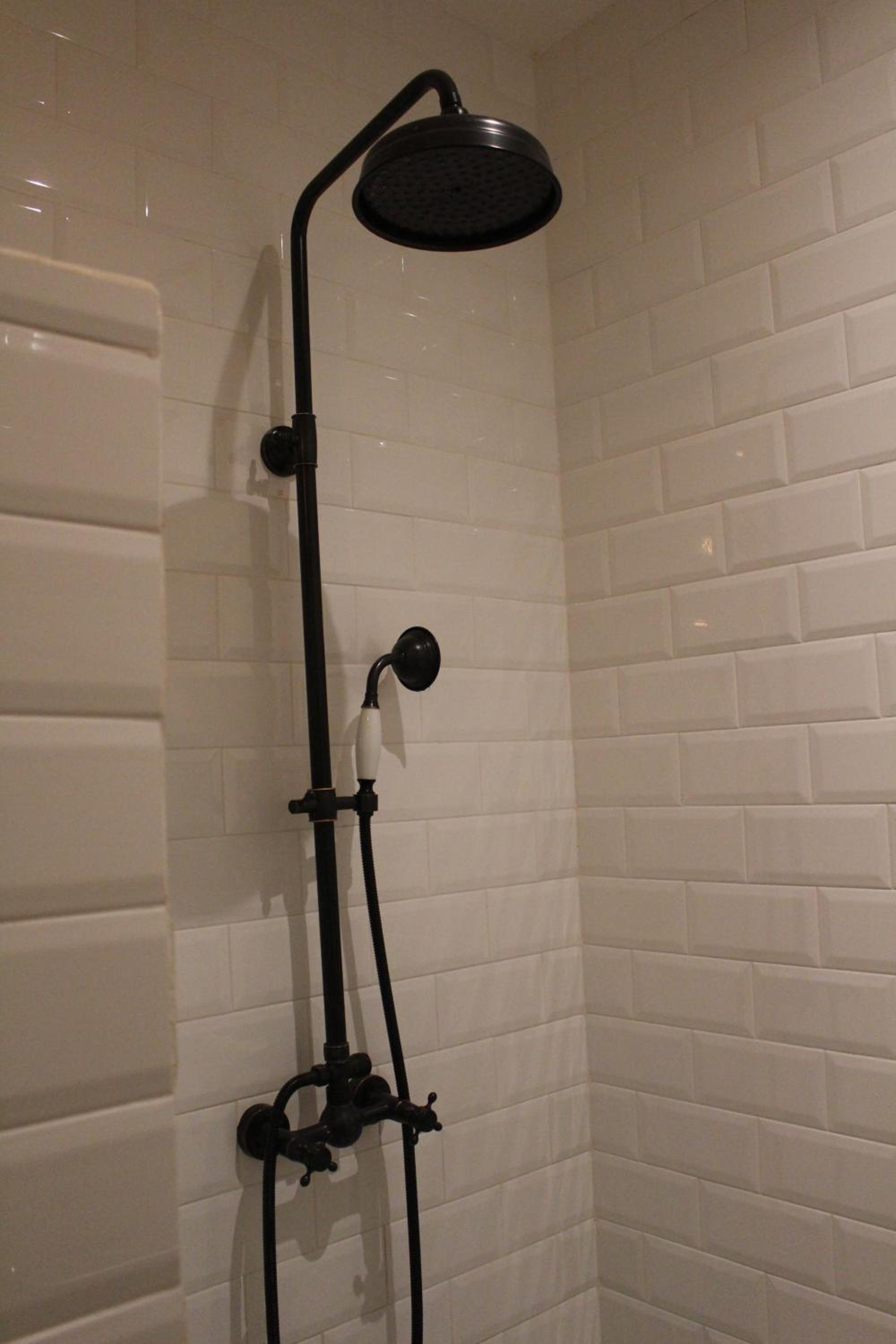Deluxe Queen Room with Two Queen Beds - Photo 7