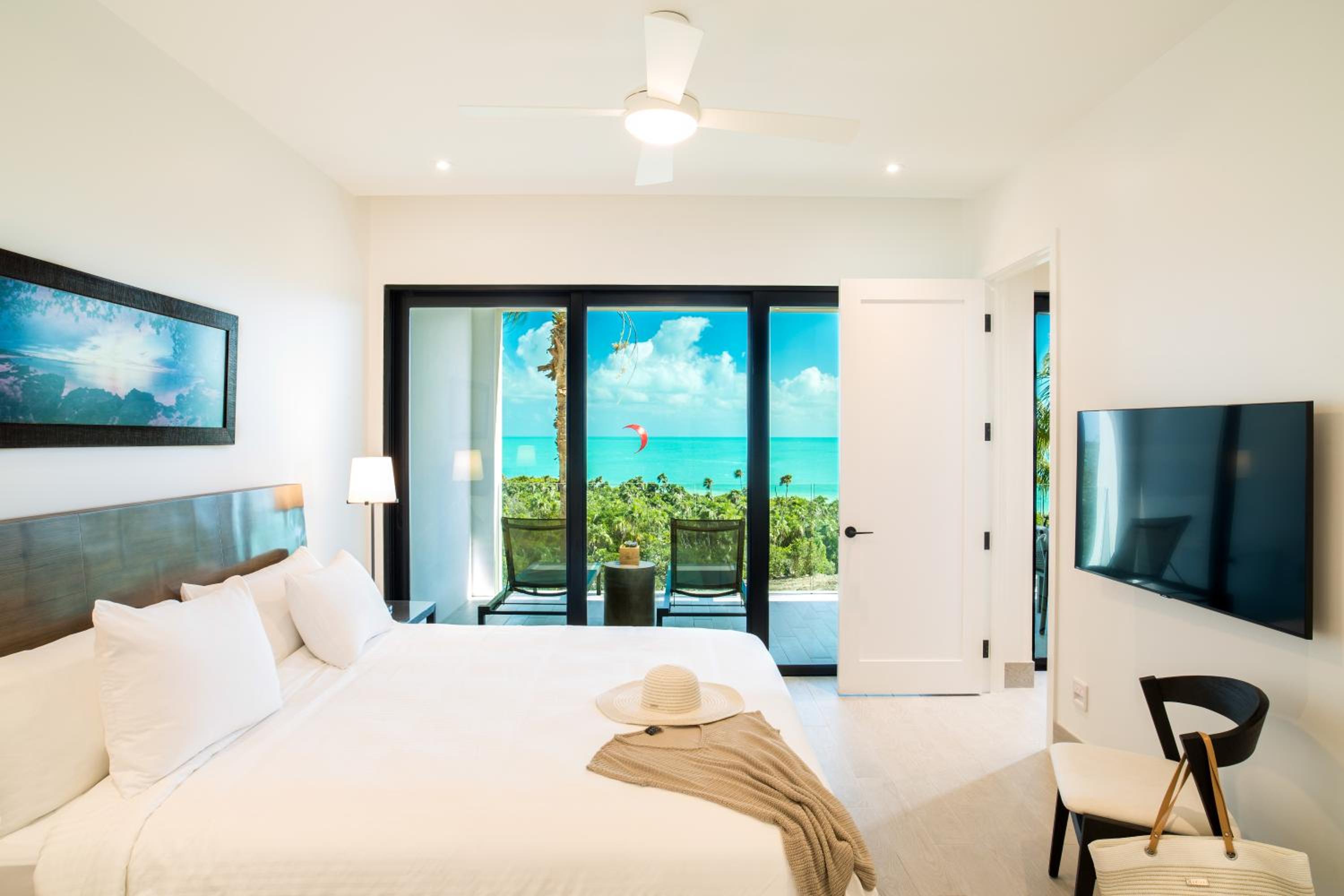 Two-Bedroom Apartment with Sea View - Photo 10