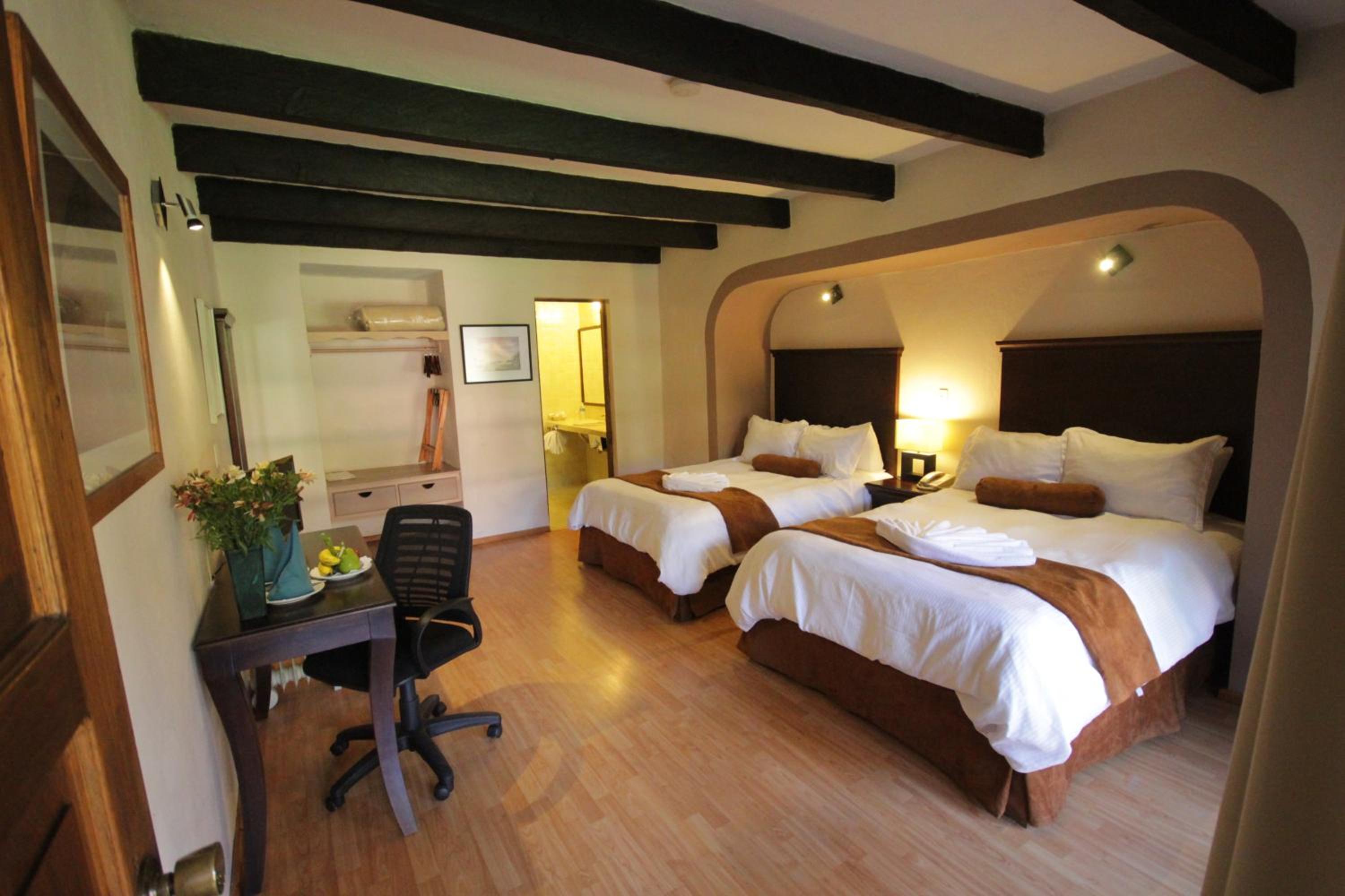 Double Room with Two Double Beds - Photo 10