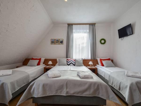 Quadruple Room - Photo 12