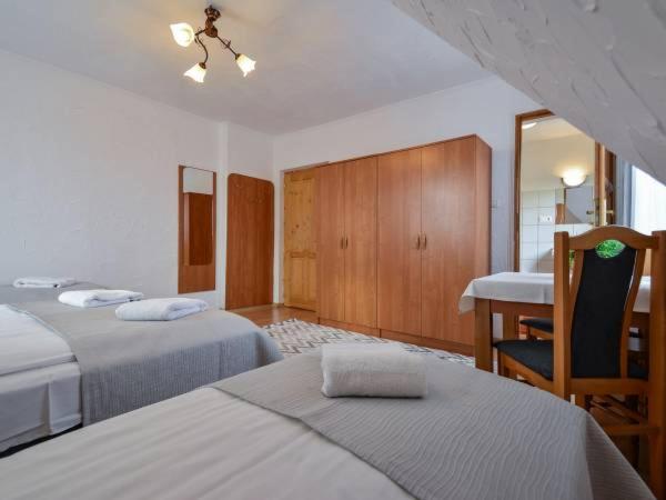 Quadruple Room - Photo 10