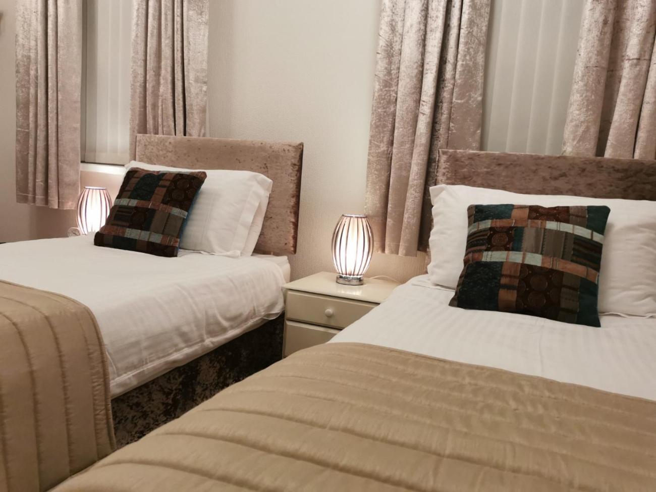 Standard Twin Room - Photo 1