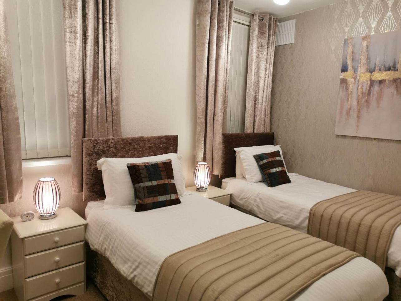 Standard Twin Room - Photo 2