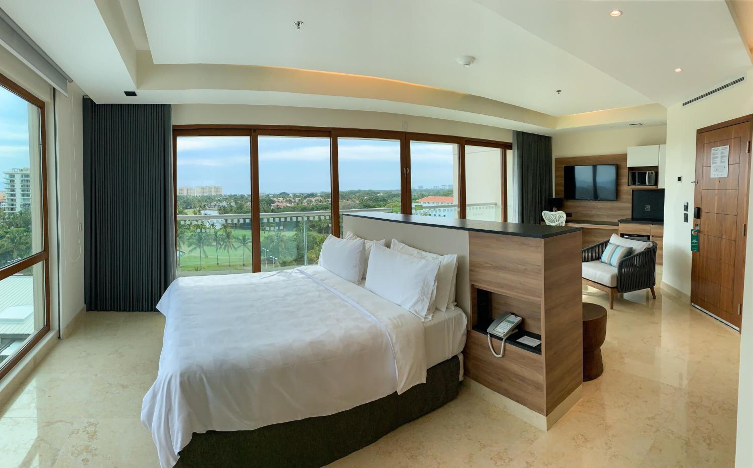 King Suite with Mountain View - Photo 4