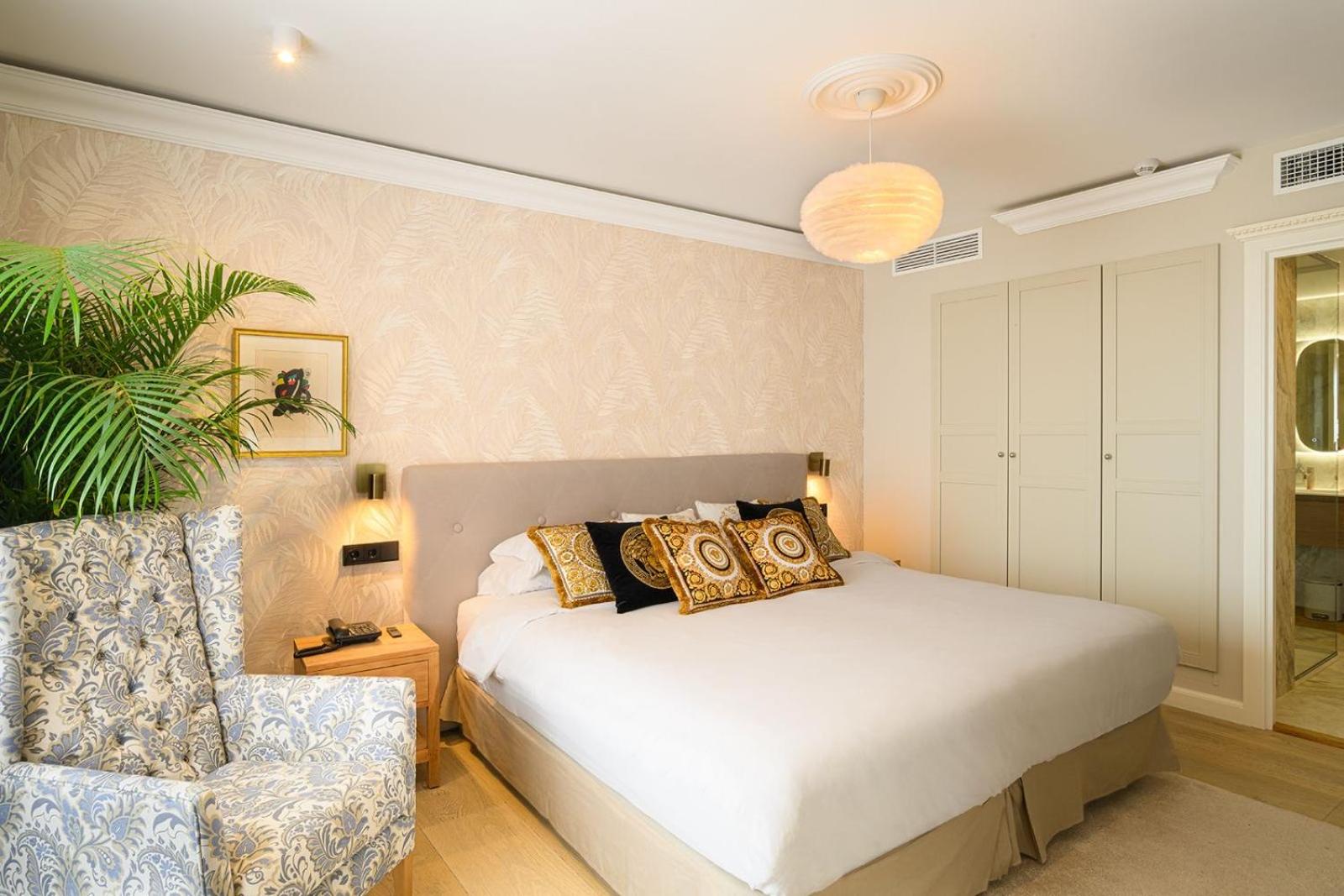 Junior Suite with Balcony