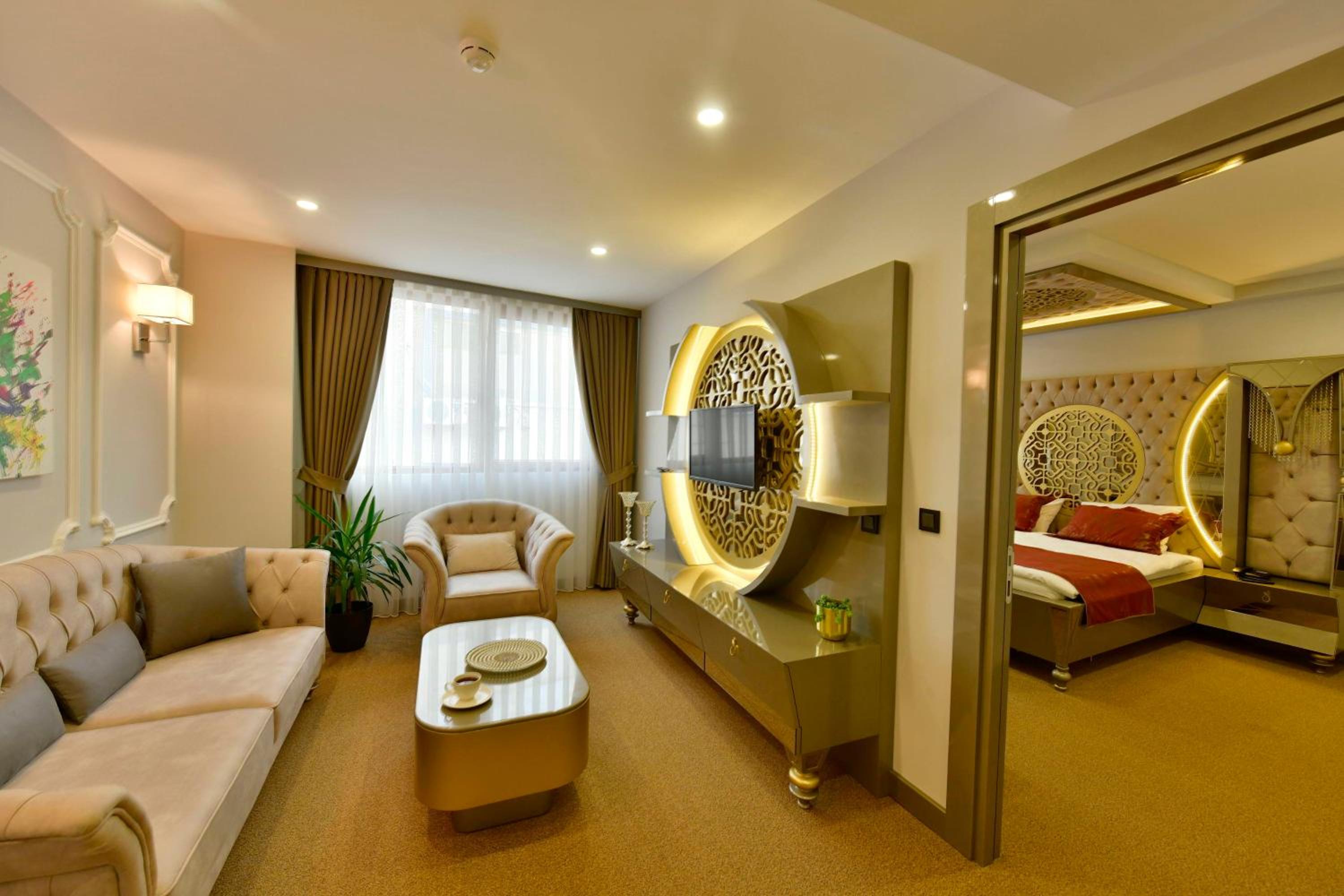 Deluxe Suite photo 2