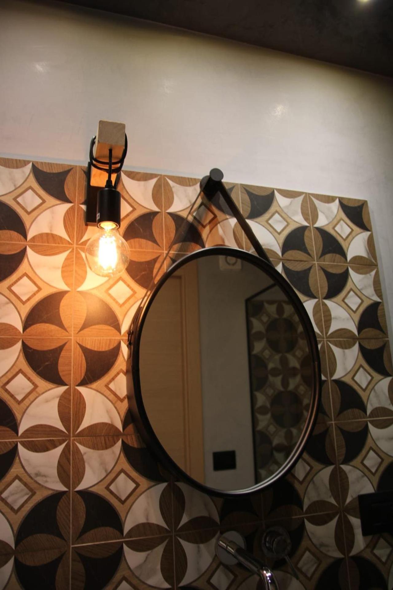 Deluxe Double Room with Shower - Photo 14