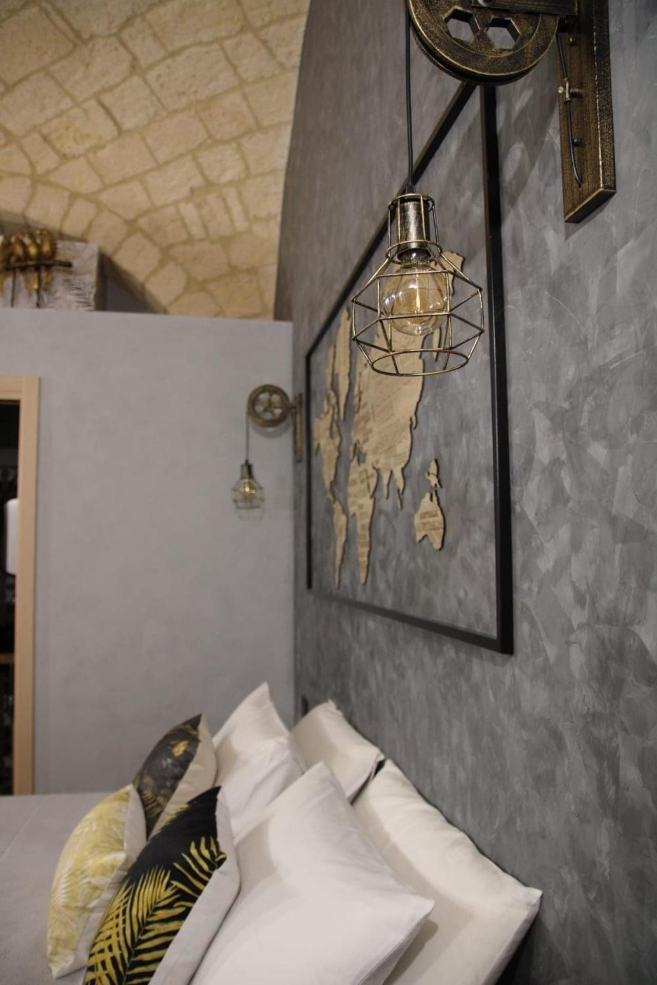 Deluxe Double Room with Shower - Photo 31