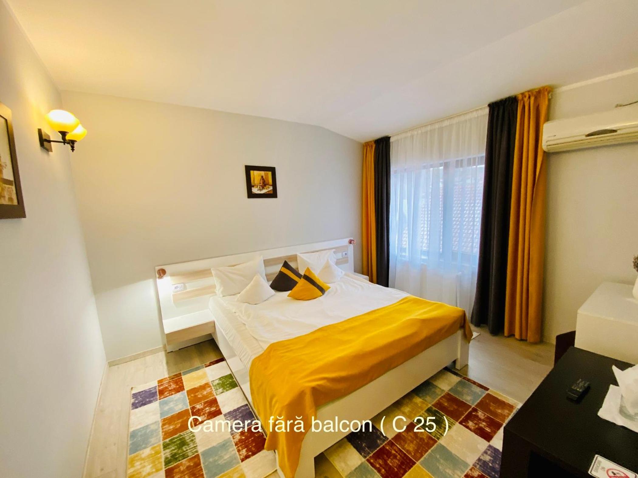 Standard Double Room - Photo 9