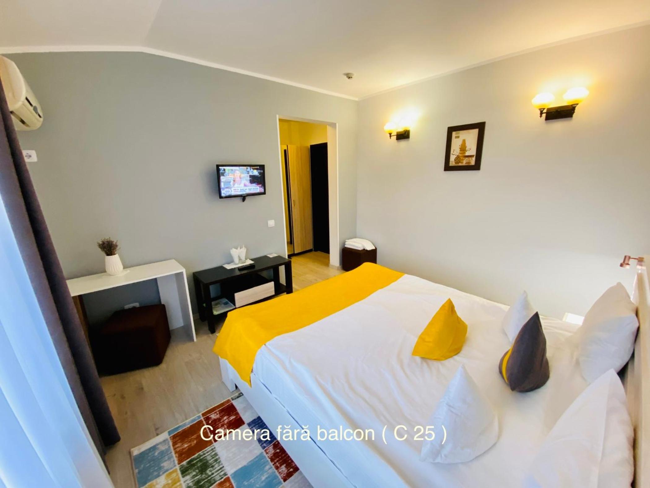 Standard Double Room - Photo 10