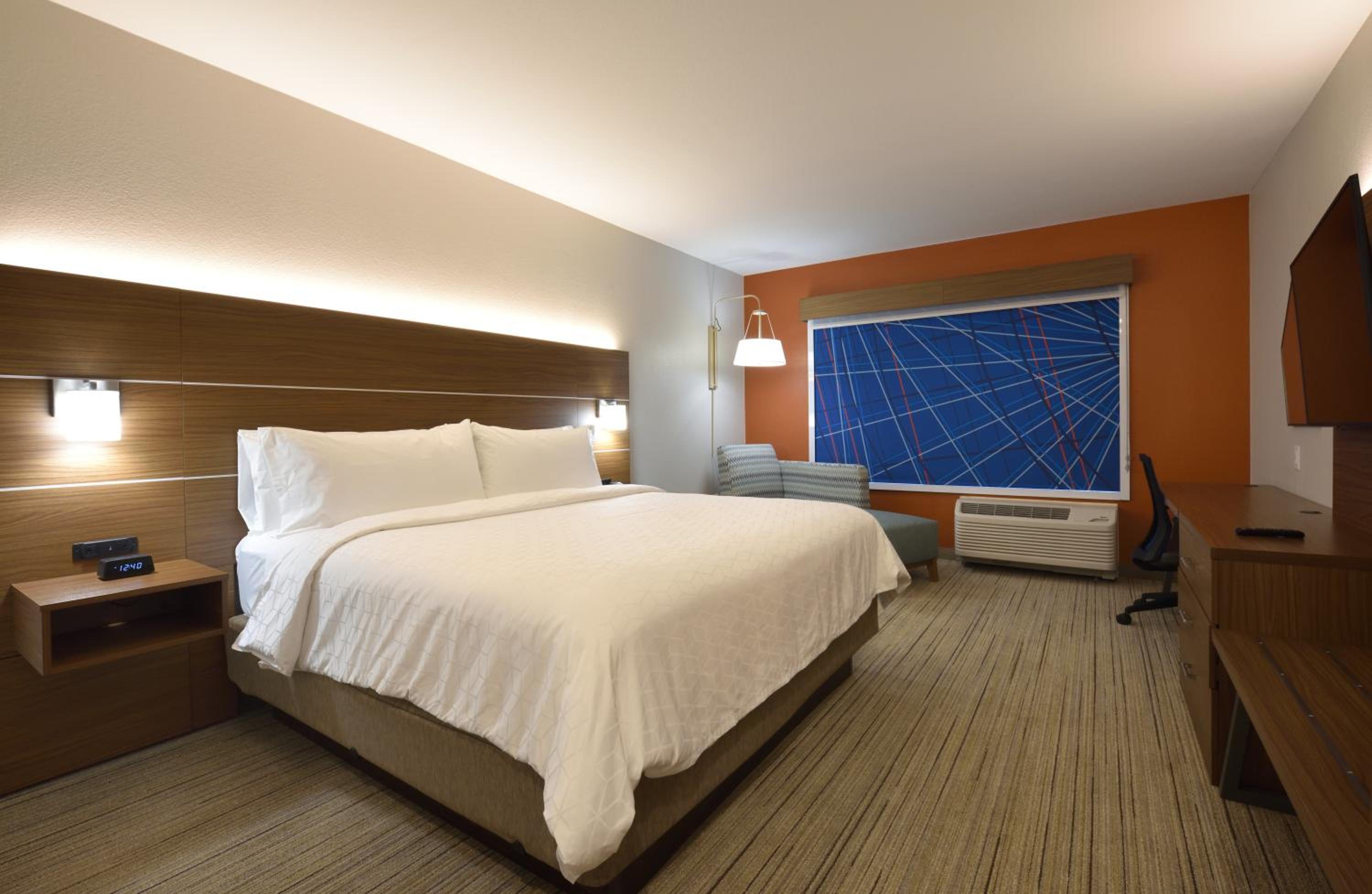 Standard King Room - Photo 6