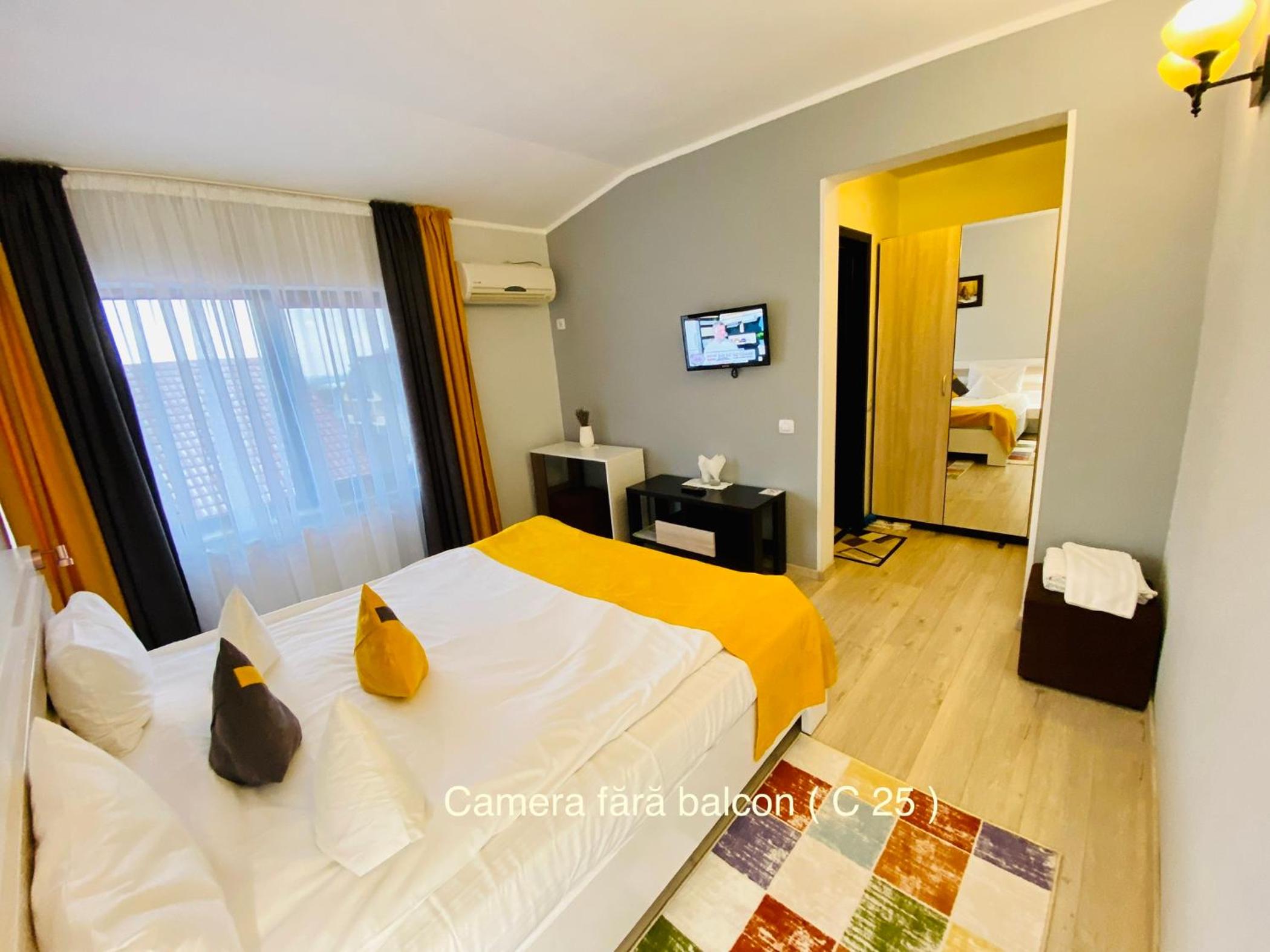 Standard Double Room - Photo 11