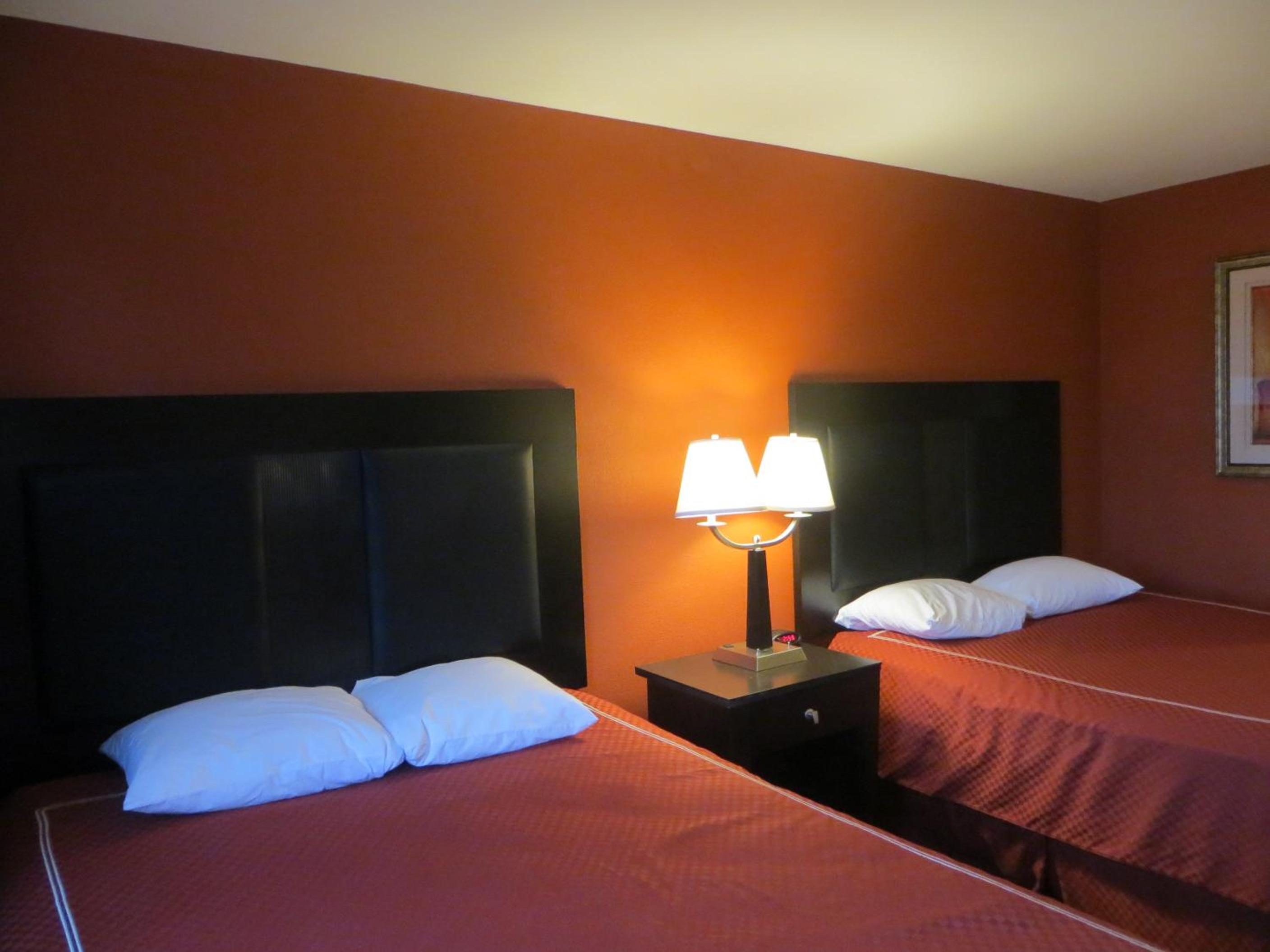Queen Room with Two Queen Beds - Non-Smoking - Photo 1