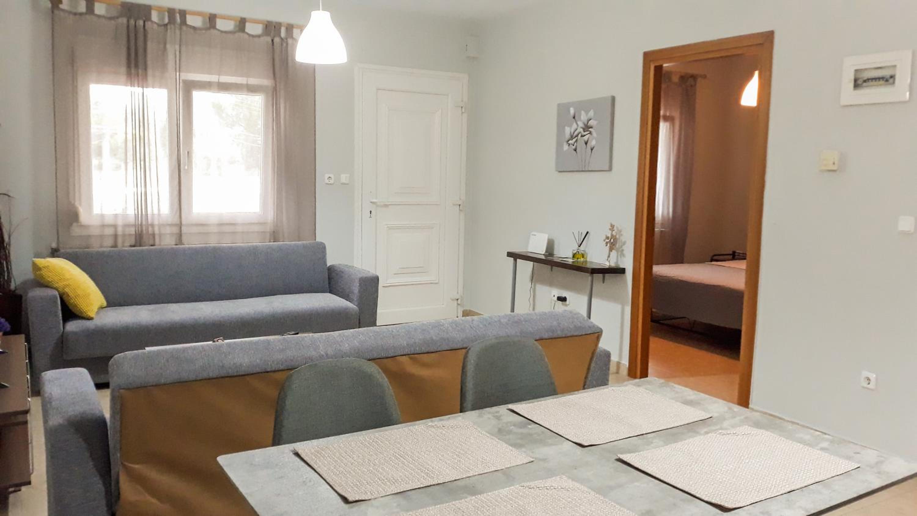 One-Bedroom Apartment photo 1