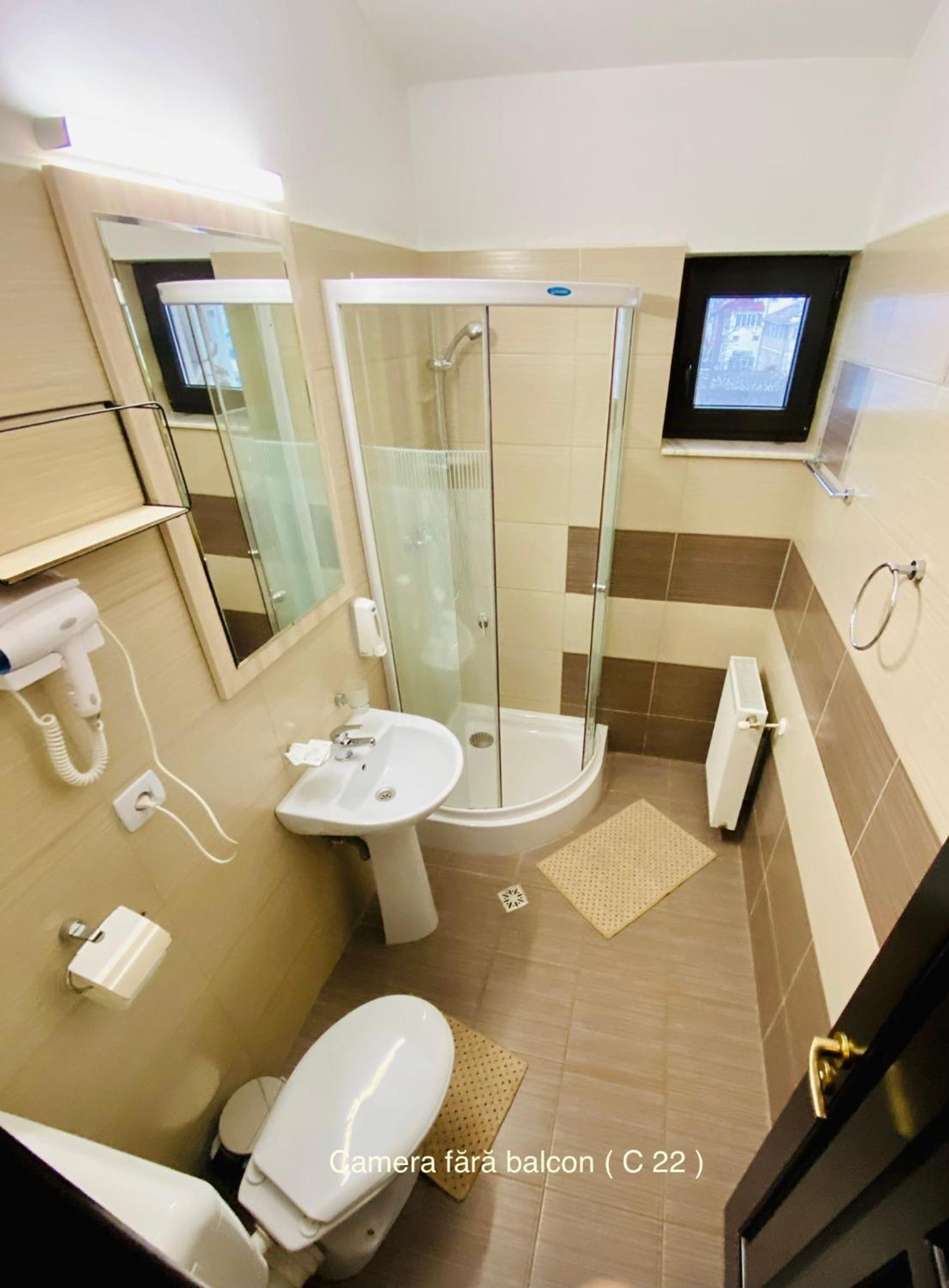 Standard Double Room - Photo 18