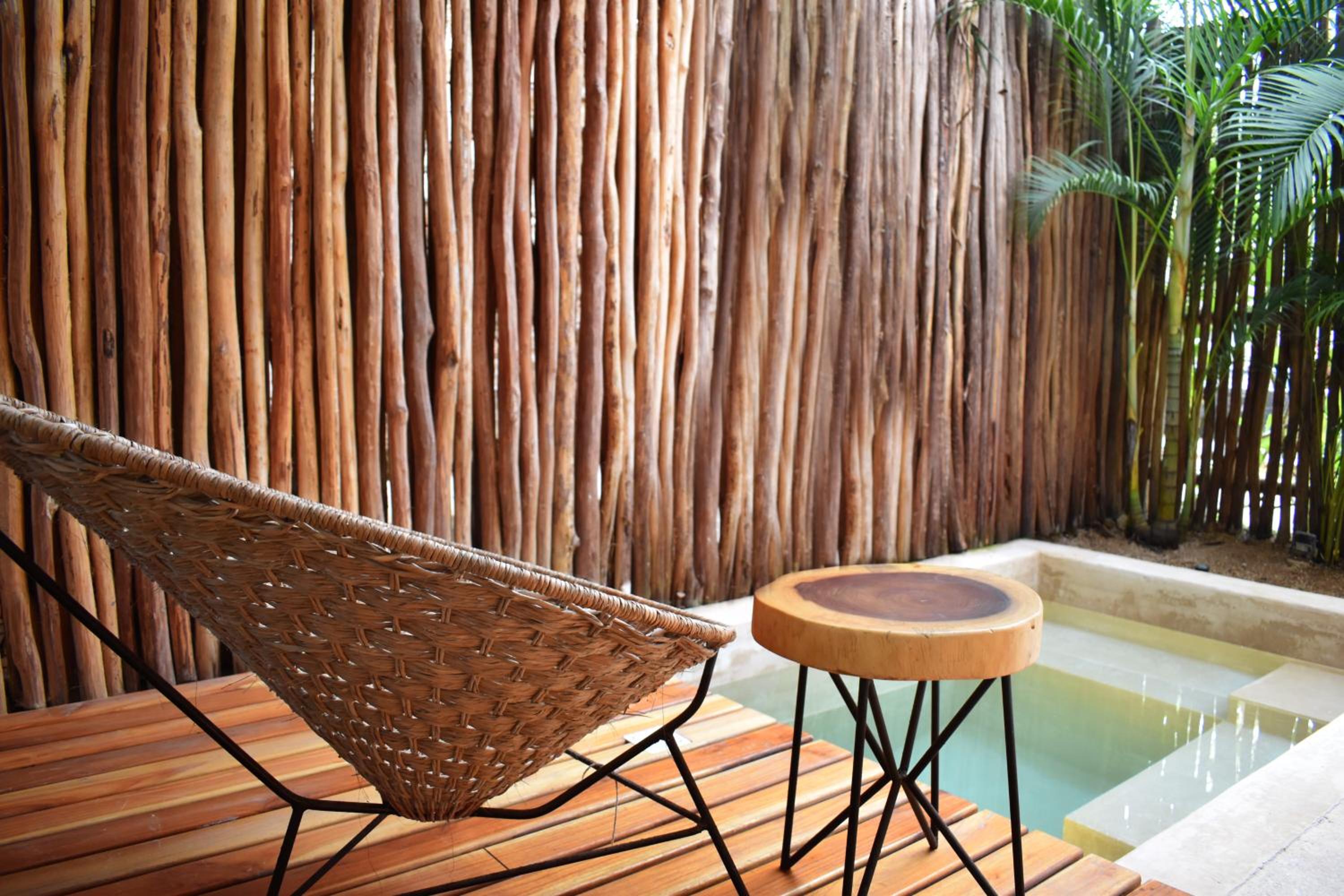 Deck Garden Pool 1 Bedroom  - Photo 8