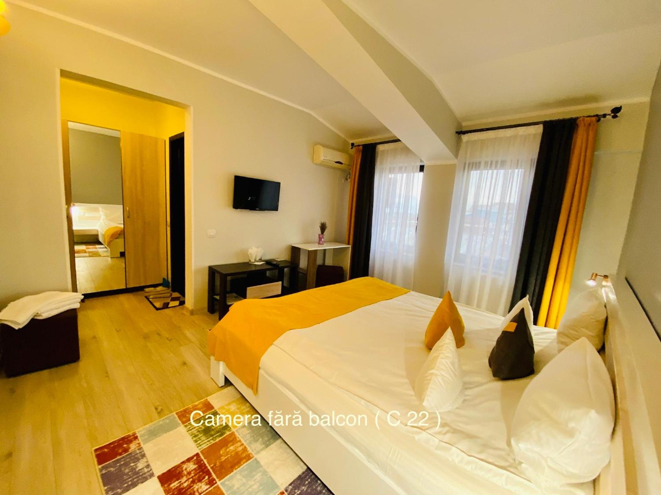 Standard Double Room - Photo 16