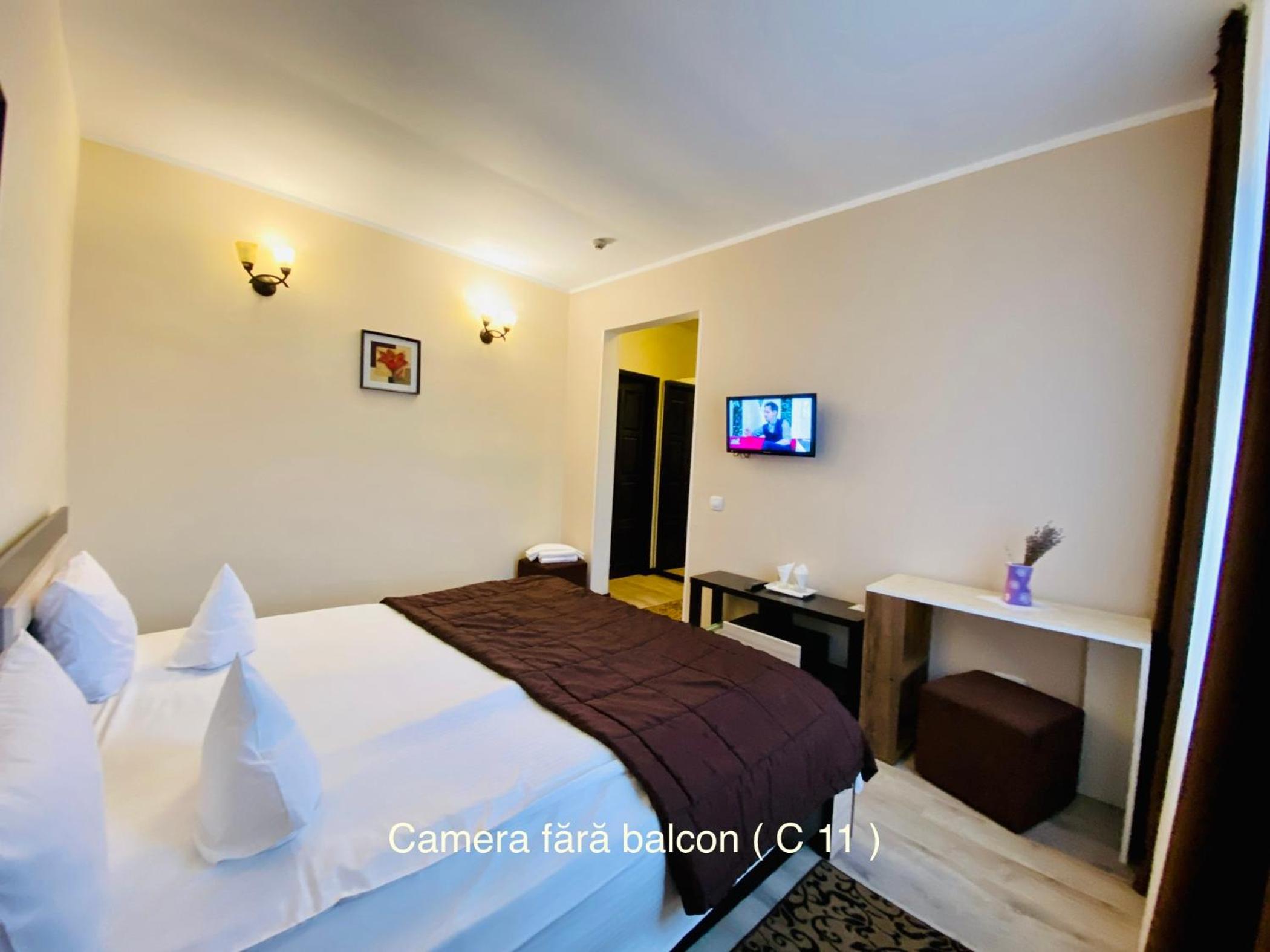 Standard Double Room - Photo 7