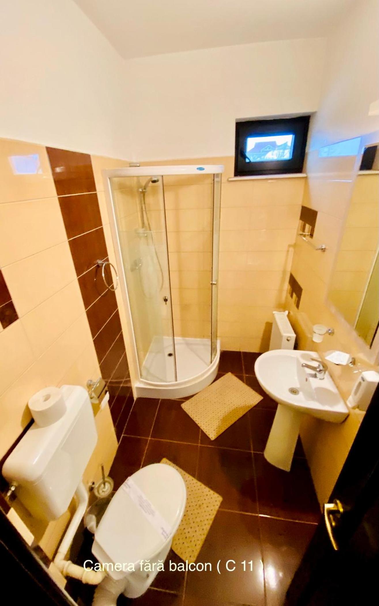 Standard Double Room - Photo 8