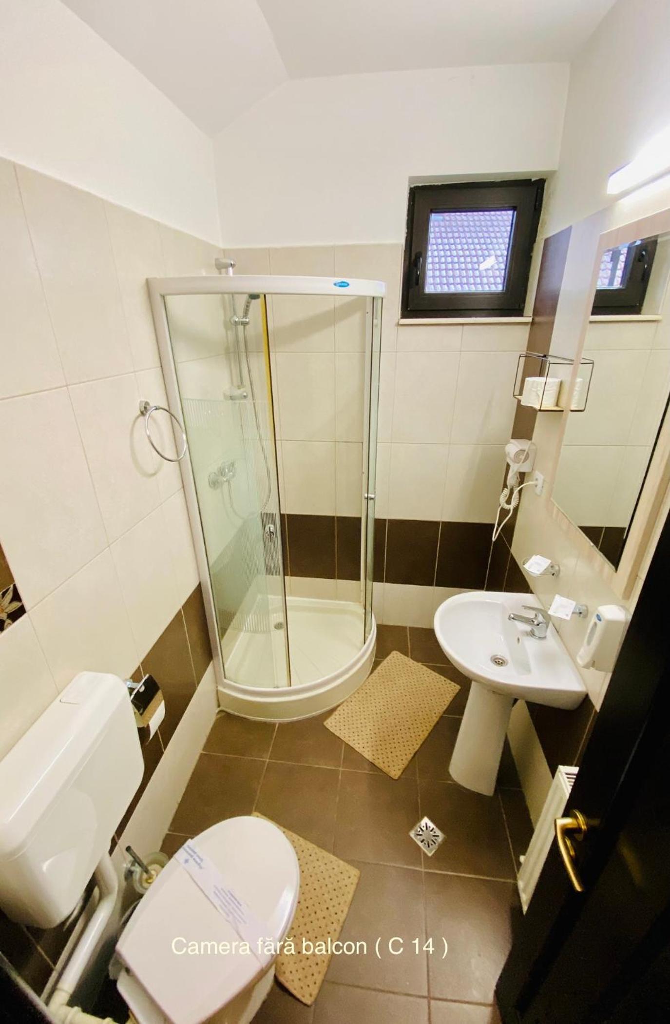 Standard Double Room - Photo 4