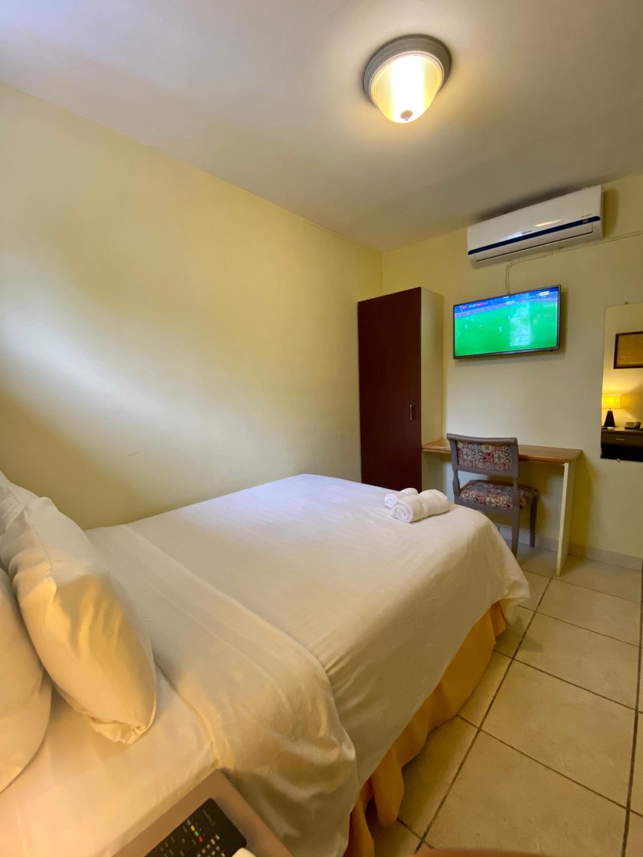 Single Room - Photo 1