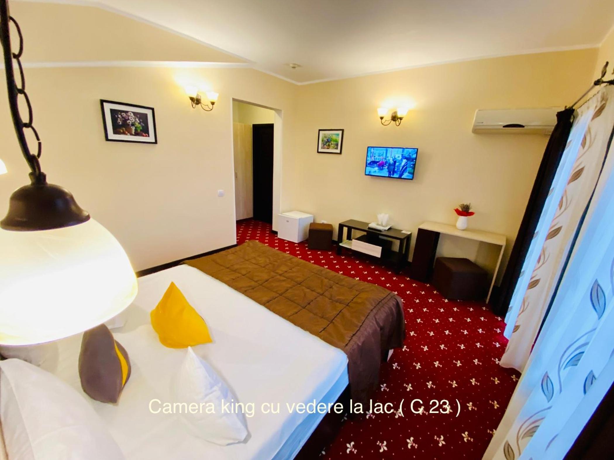 King Room with Lake View - Photo 10