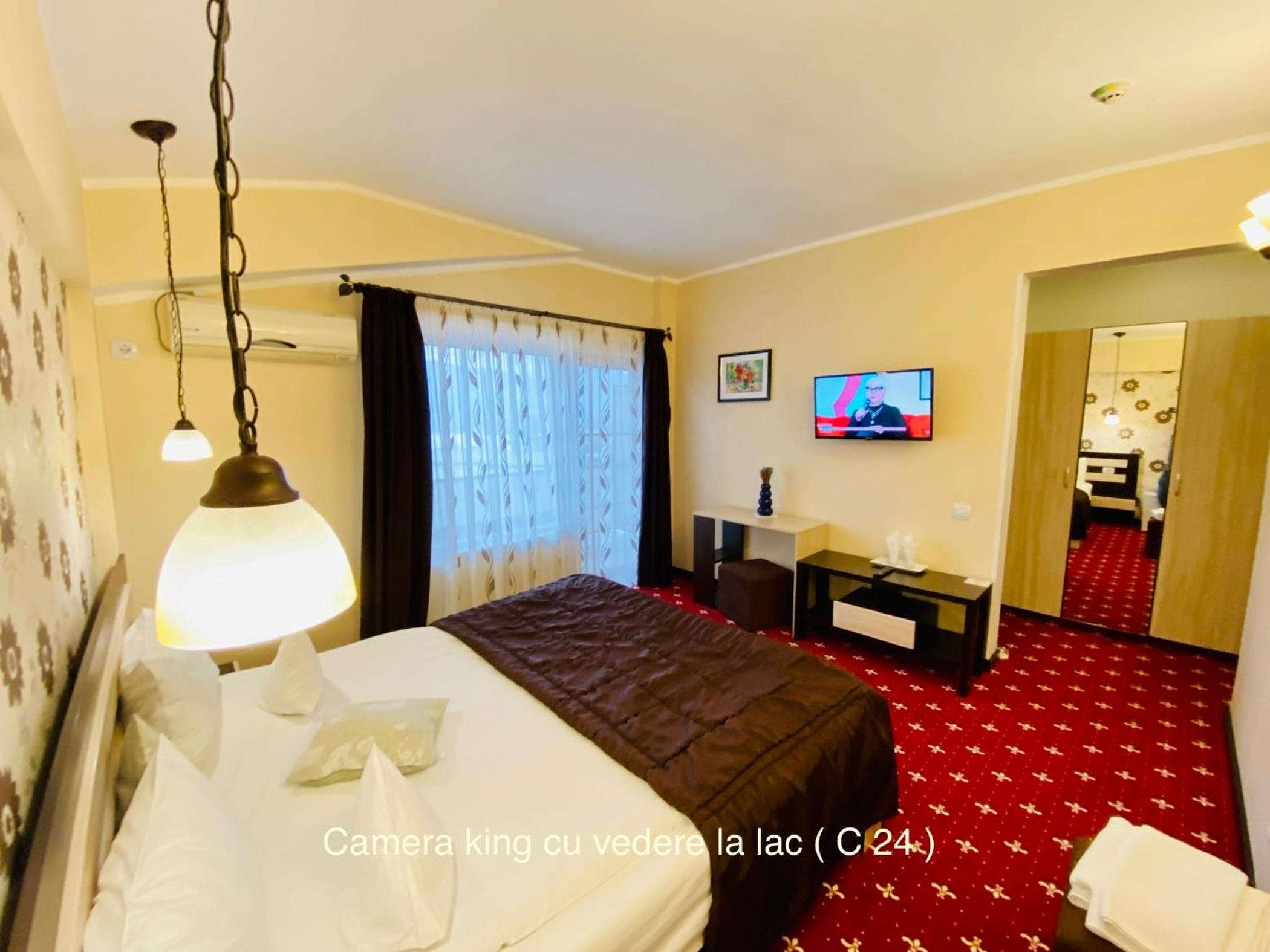 King Room with Lake View - Photo 7