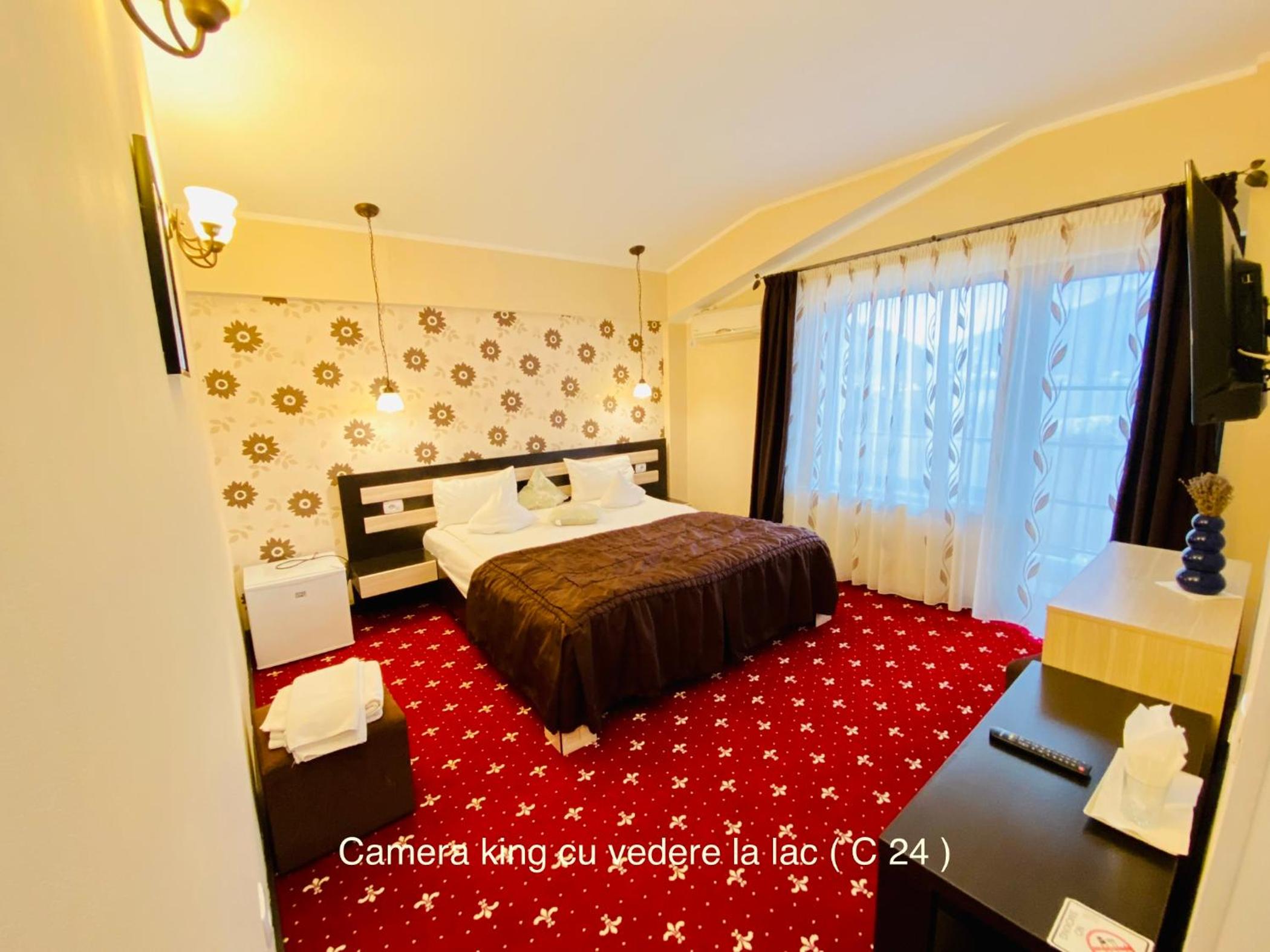 King Room with Lake View - Photo 6