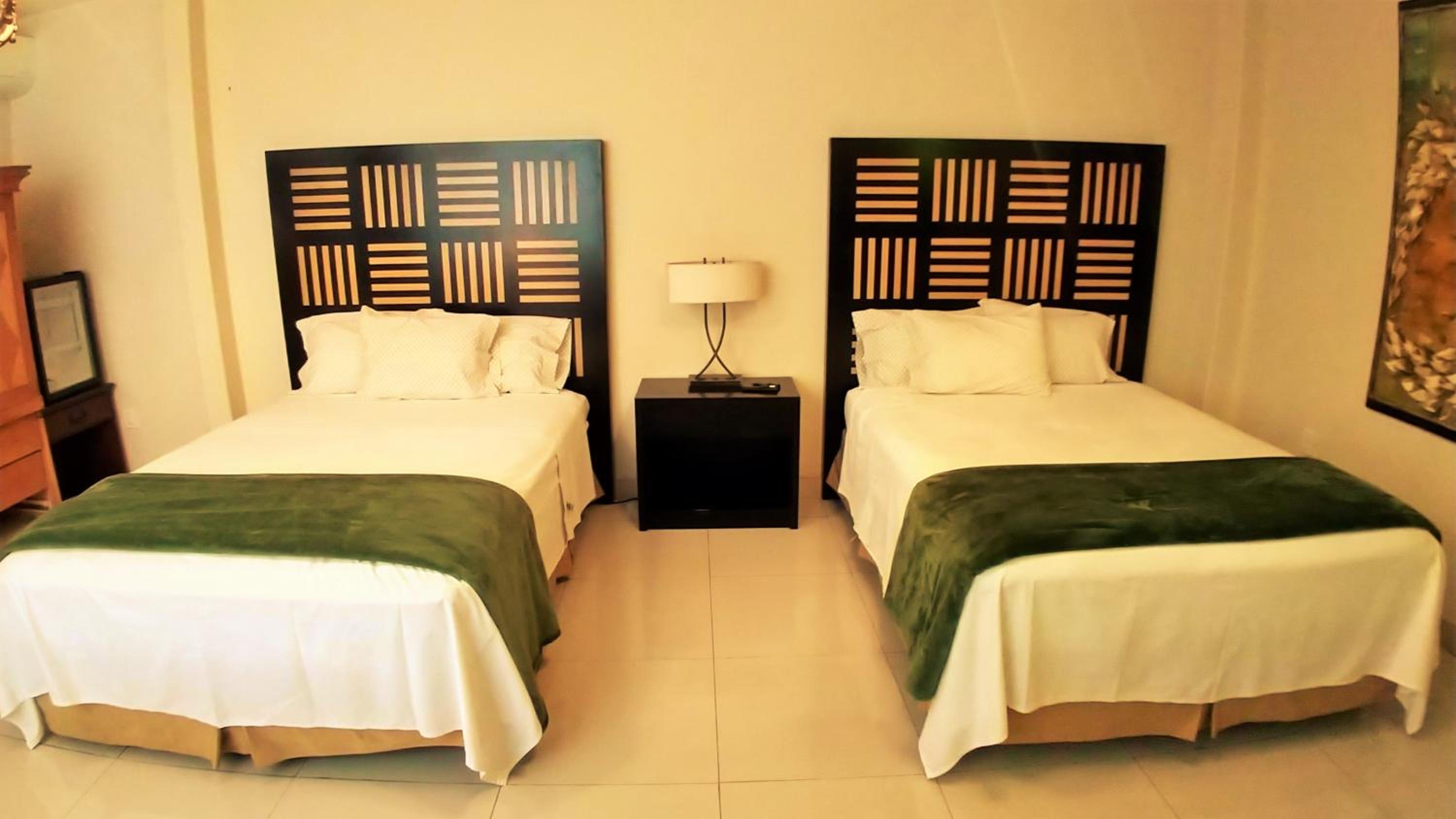 Standard Queen Room with Two Queen Beds - Photo 6