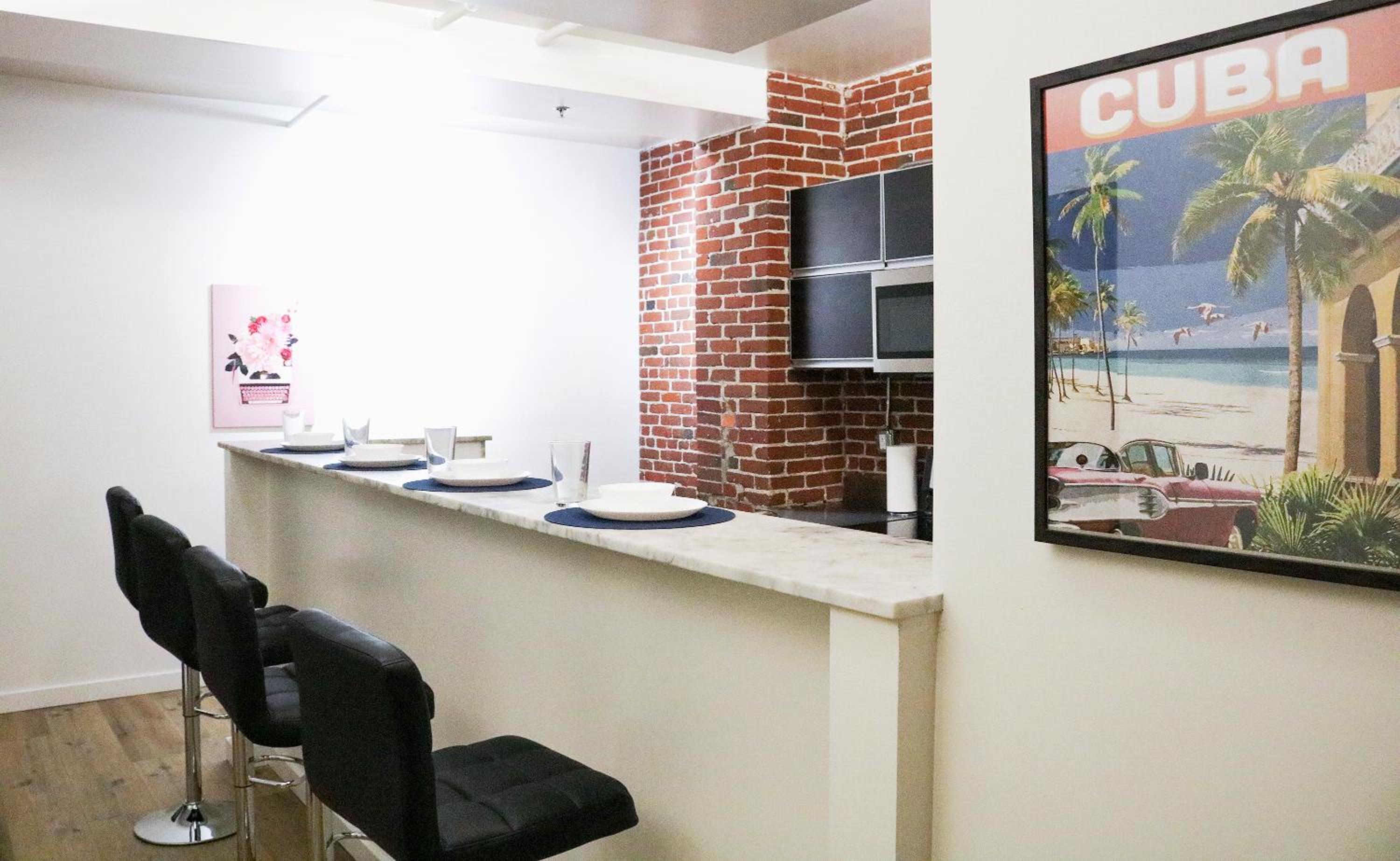 Two -Bedroom Deluxe Broadway Suite with Two Queen Beds, One Twin Bed, Non-Smoking photo 1