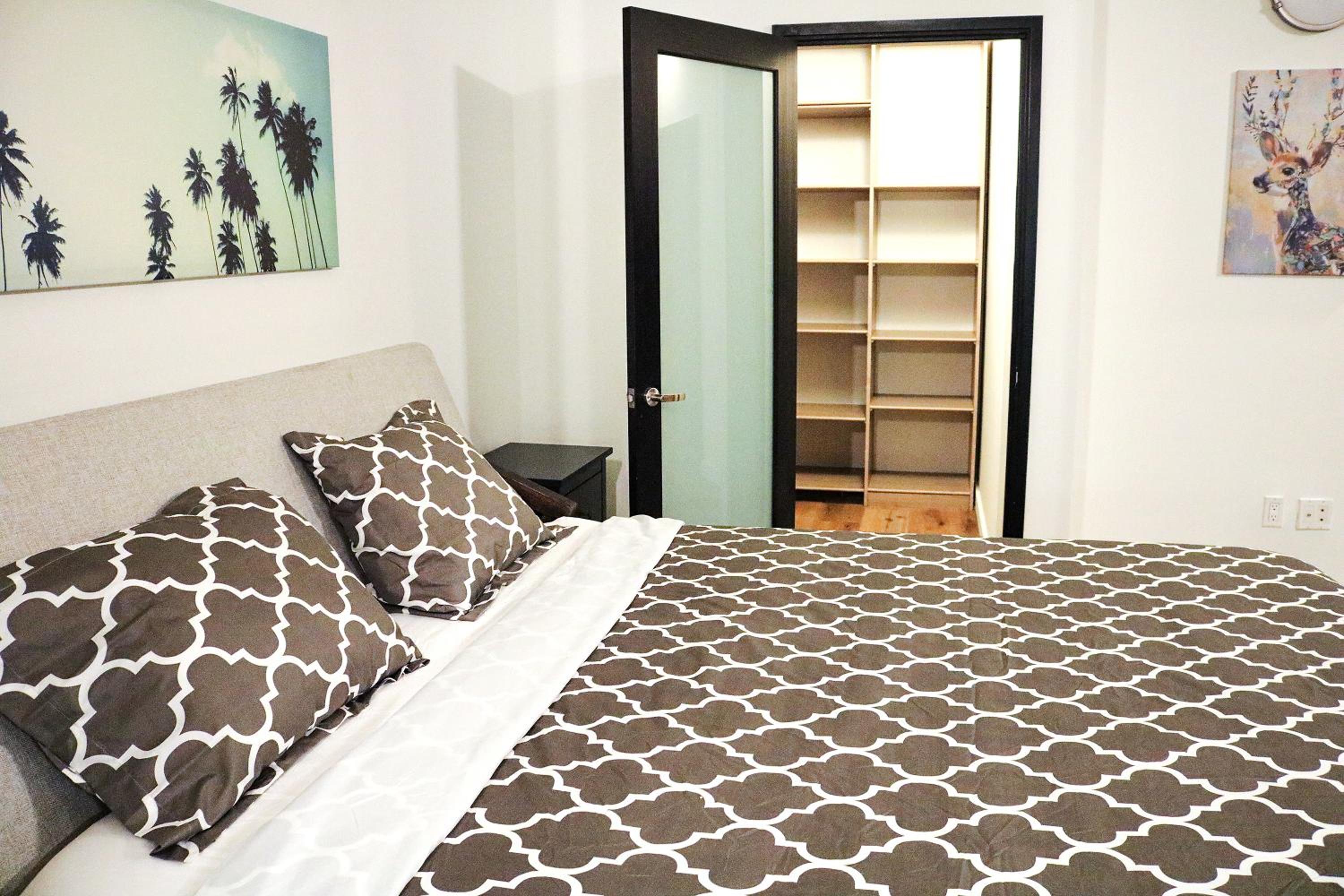 Loft Suite with One King Bed, One Twin Bed, Non-Smoking photo 2