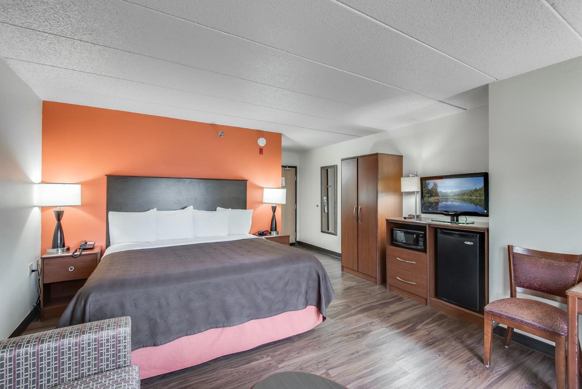 King Suite - Non-Smoking - Photo 1
