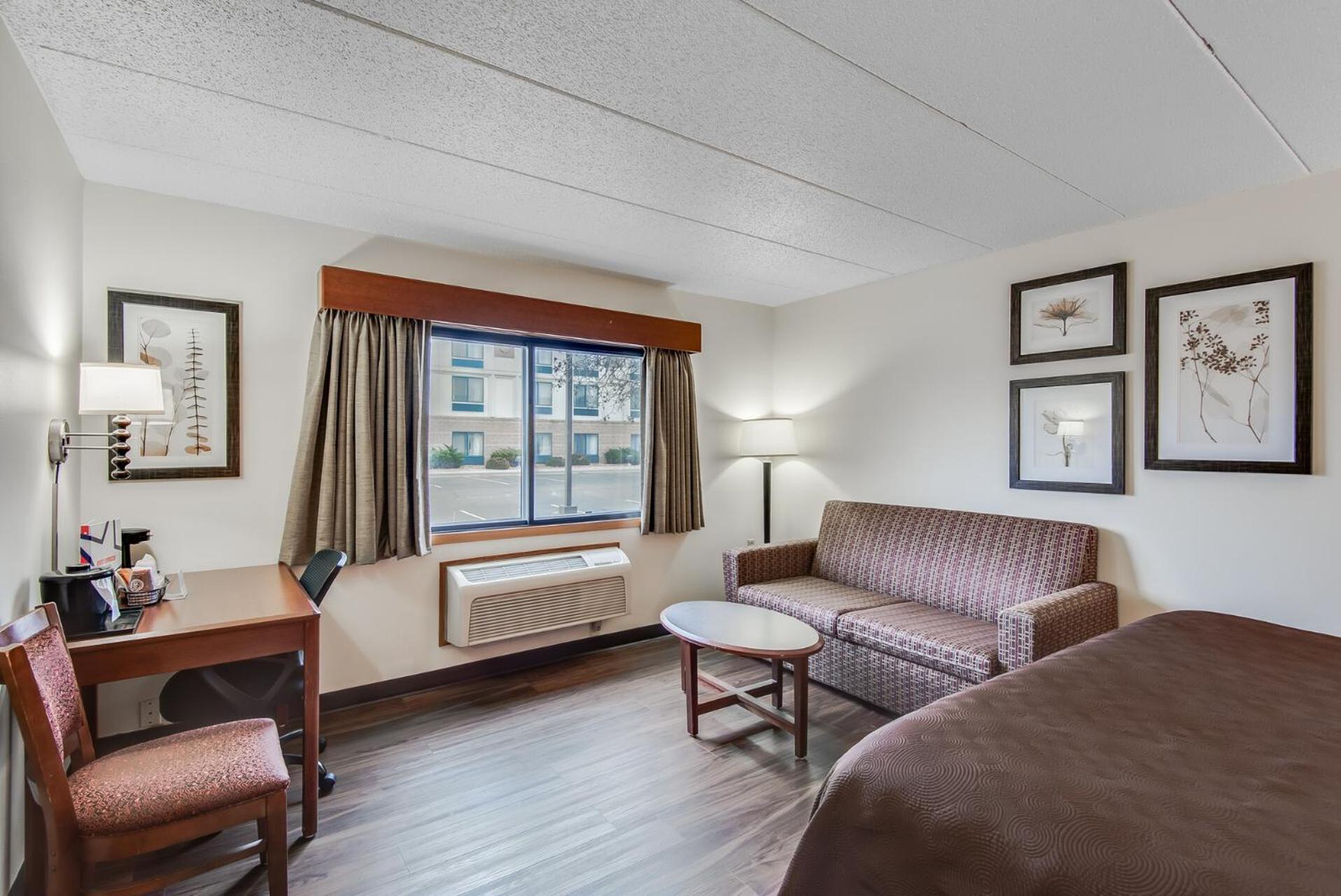 King Suite - Non-Smoking - Photo 2