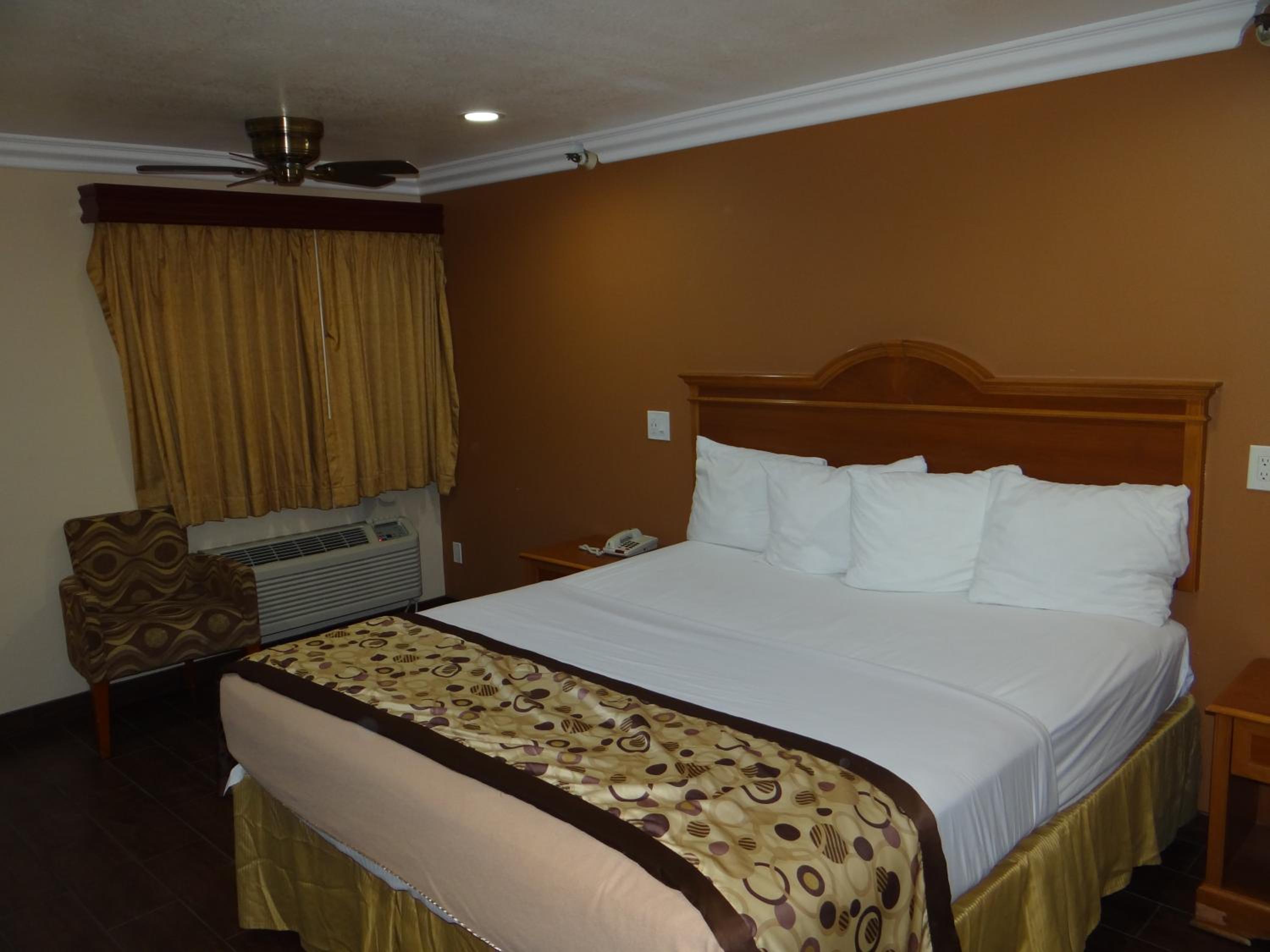 King Room - Accessible/Non-Smoking photo 2