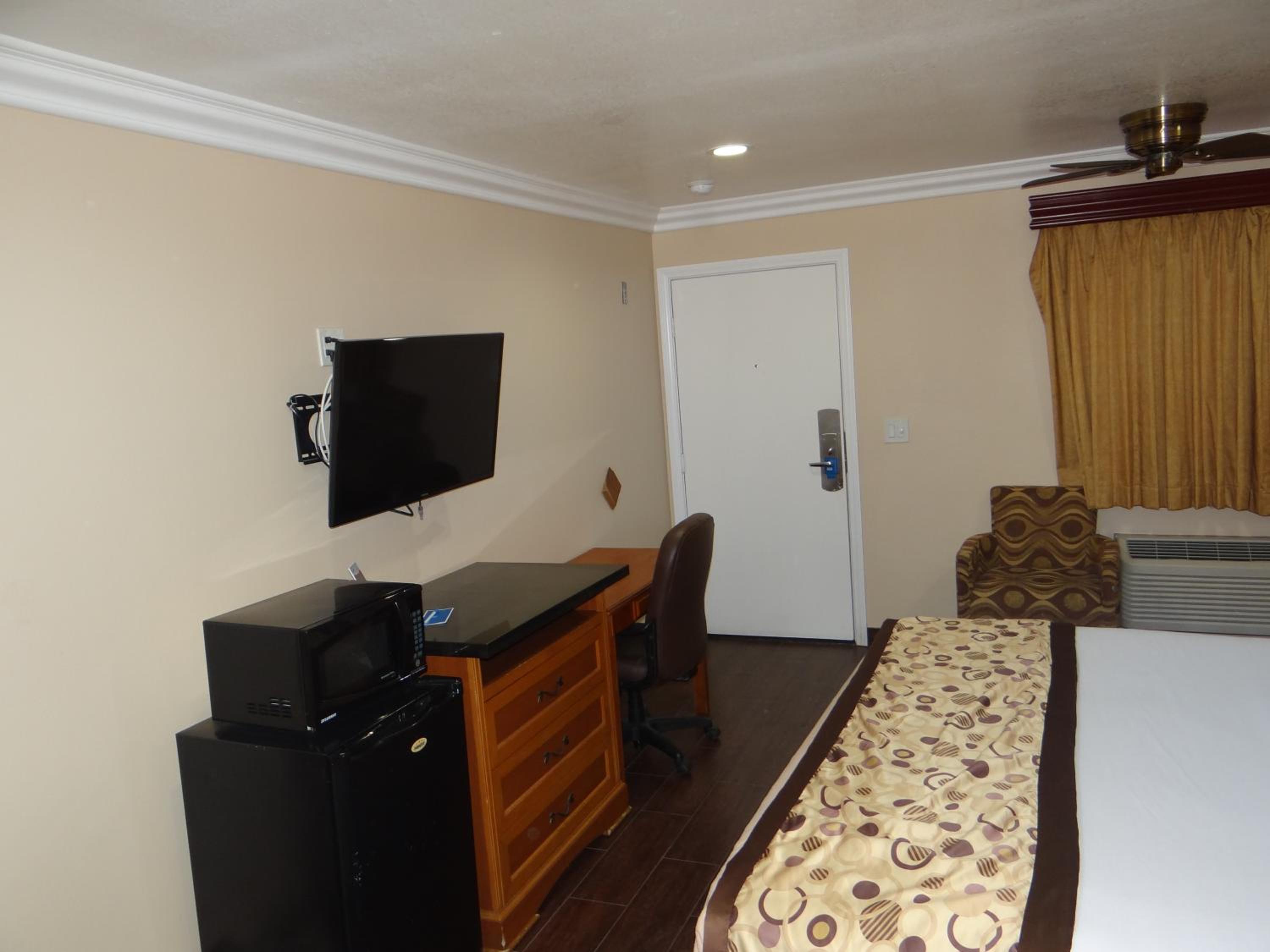 King Room - Accessible/Non-Smoking photo 3