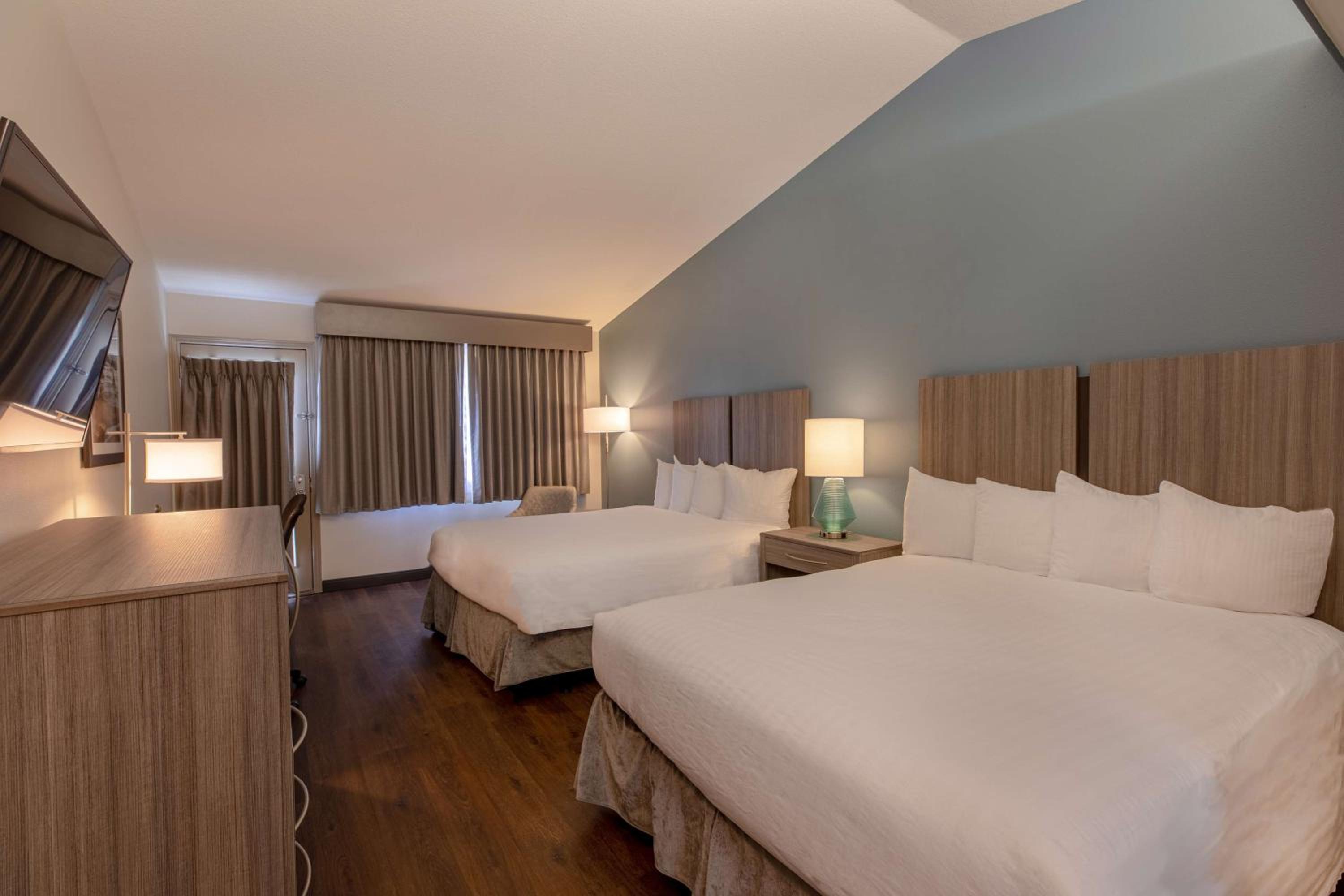 Queen Room with Two Queen Beds with Balcony - No Pets Allowed photo 2